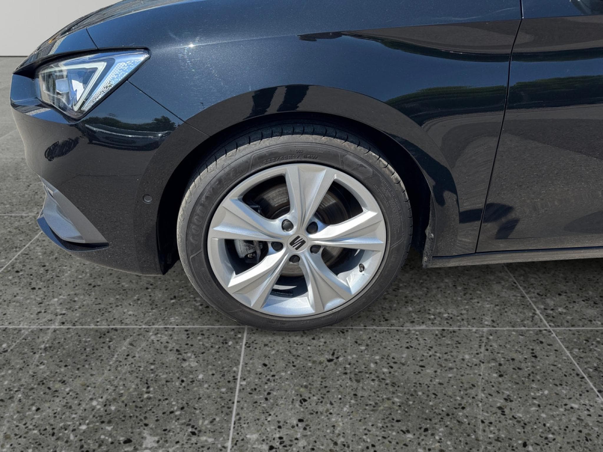 Seat Leon 2.0 CR TDi FR DPF DSG (2023) - Photo 9