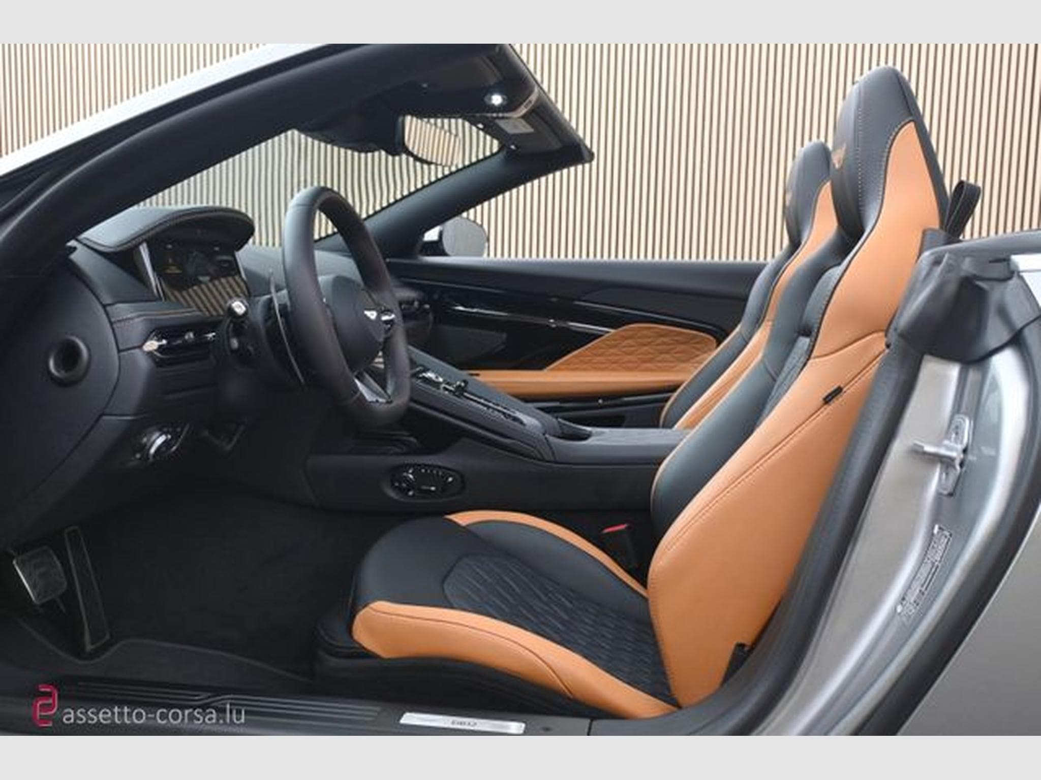 Aston-Martin DB12 DB12 Volante*Dark Chrome*Full PPF *2367km*Mwst. (2024) - Photo 15