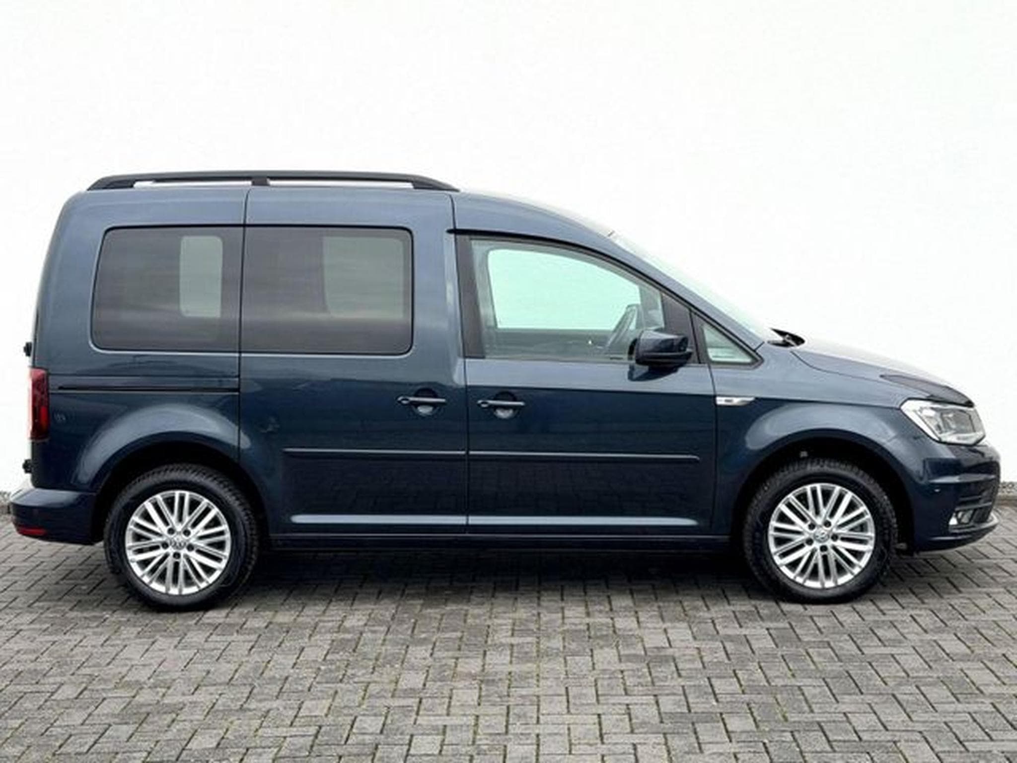 VW Caddy Caddy 1.4 TSI DSG /LED/PDC/SHZ/AHK/GARANTIE (2016) - Photo 4