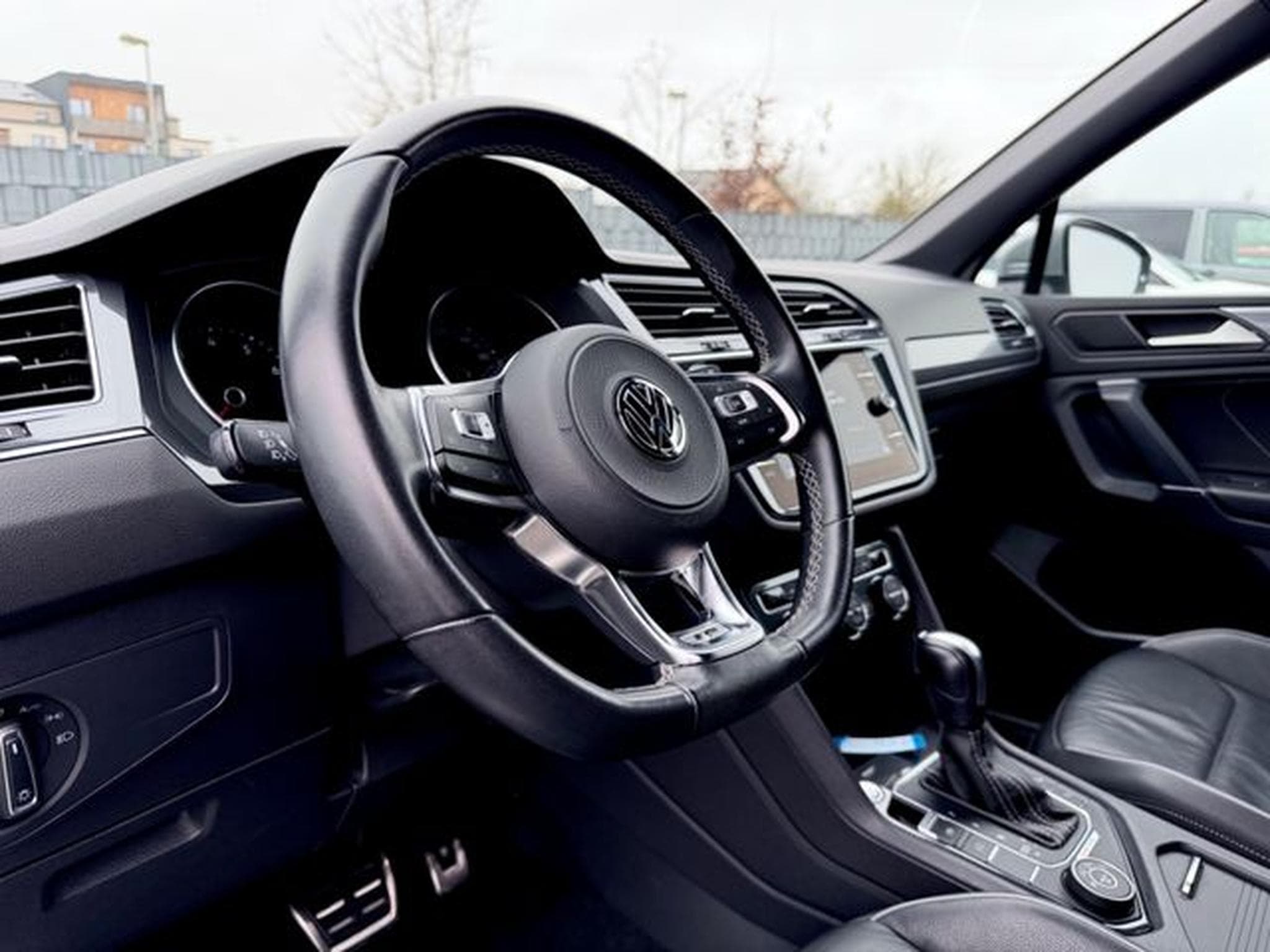 VW Tiguan Tiguan Allspace 3 x R Line 2.0 TSI DSG  4Motion (2020) - Photo 10