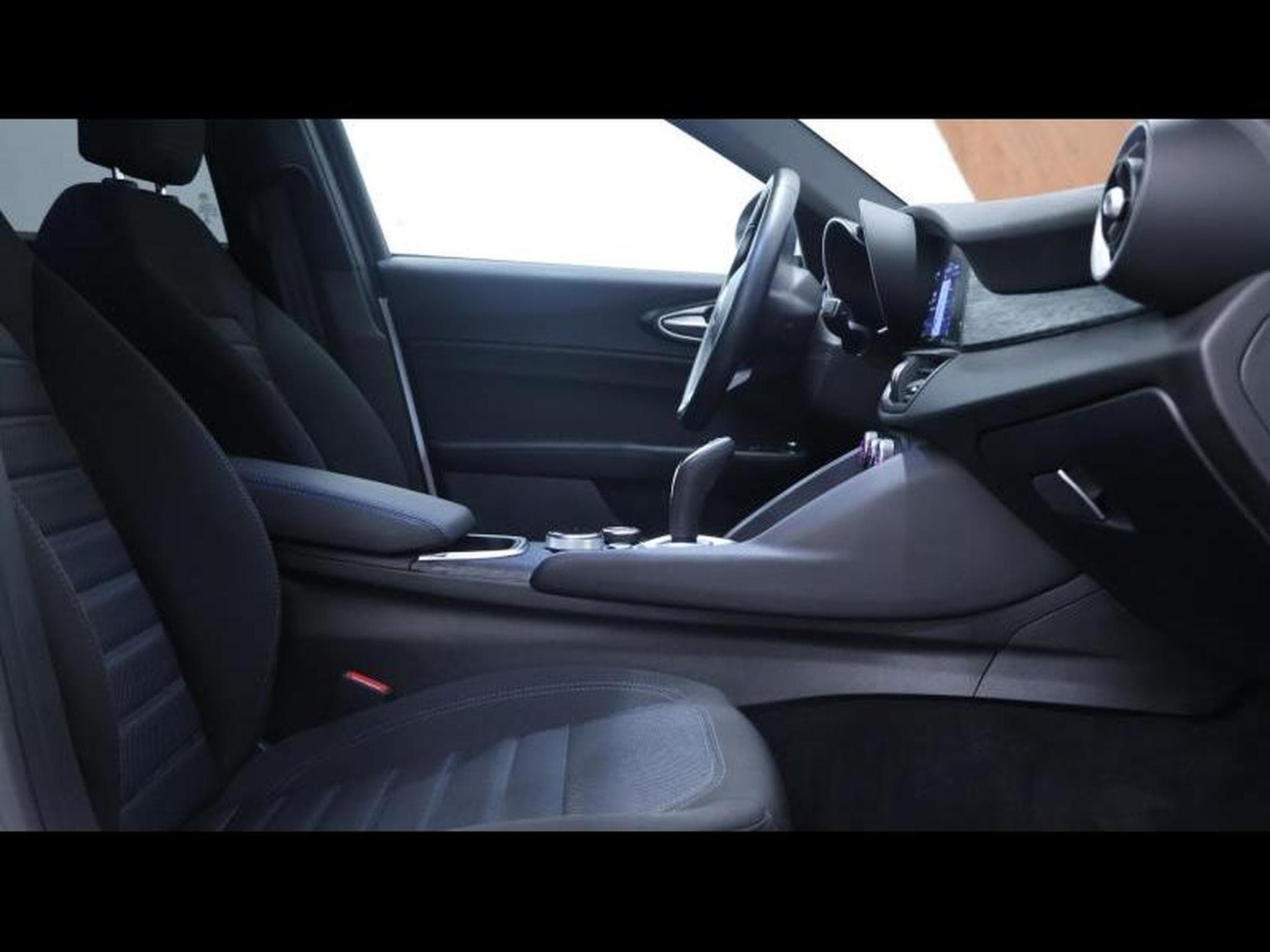 Alfa-Romeo Giulia 2.2 JTD 160 Auto (2022) - Photo 11