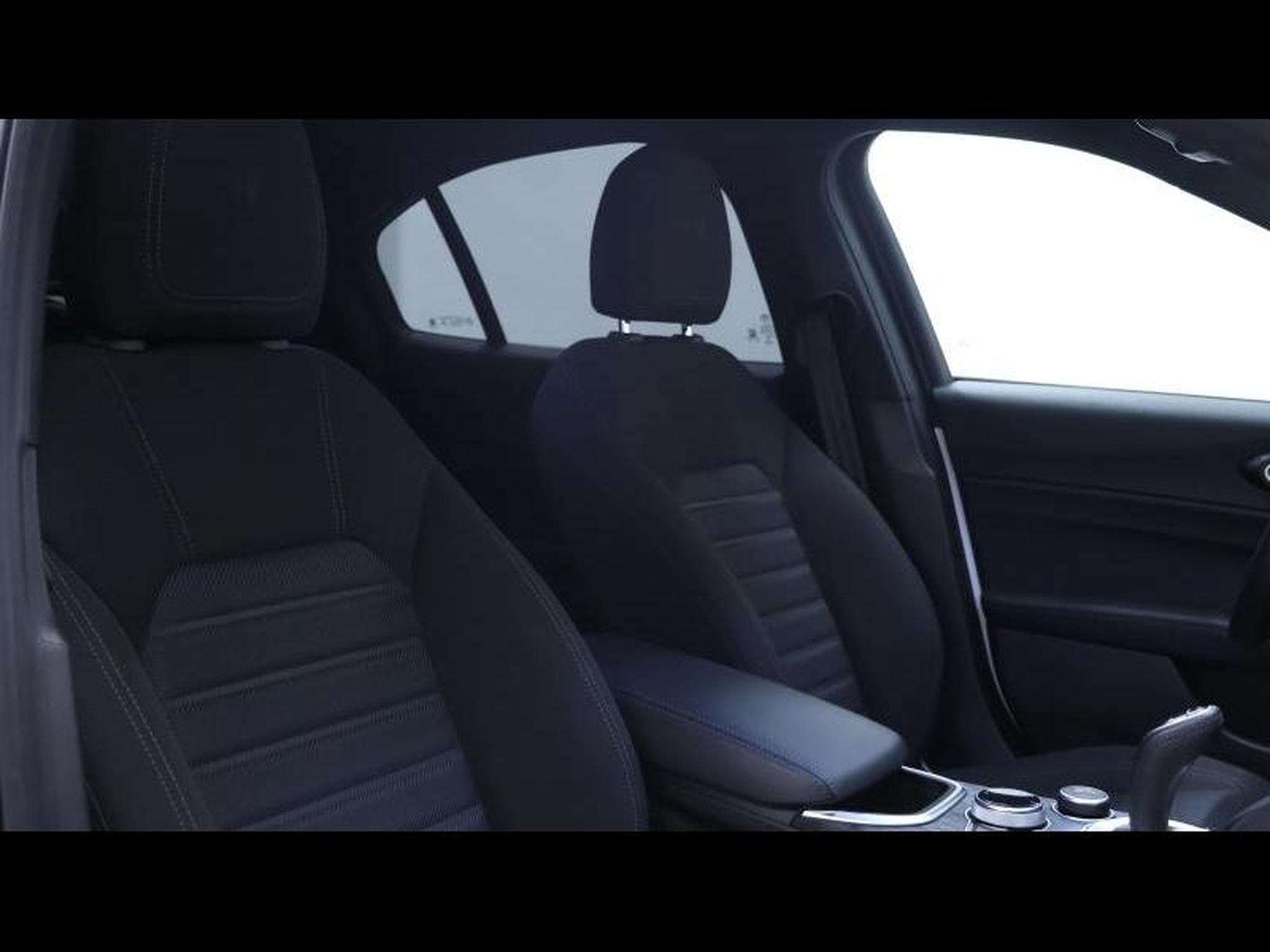 Alfa-Romeo Giulia 2.2 JTD 160 Auto (2022) - Photo 12