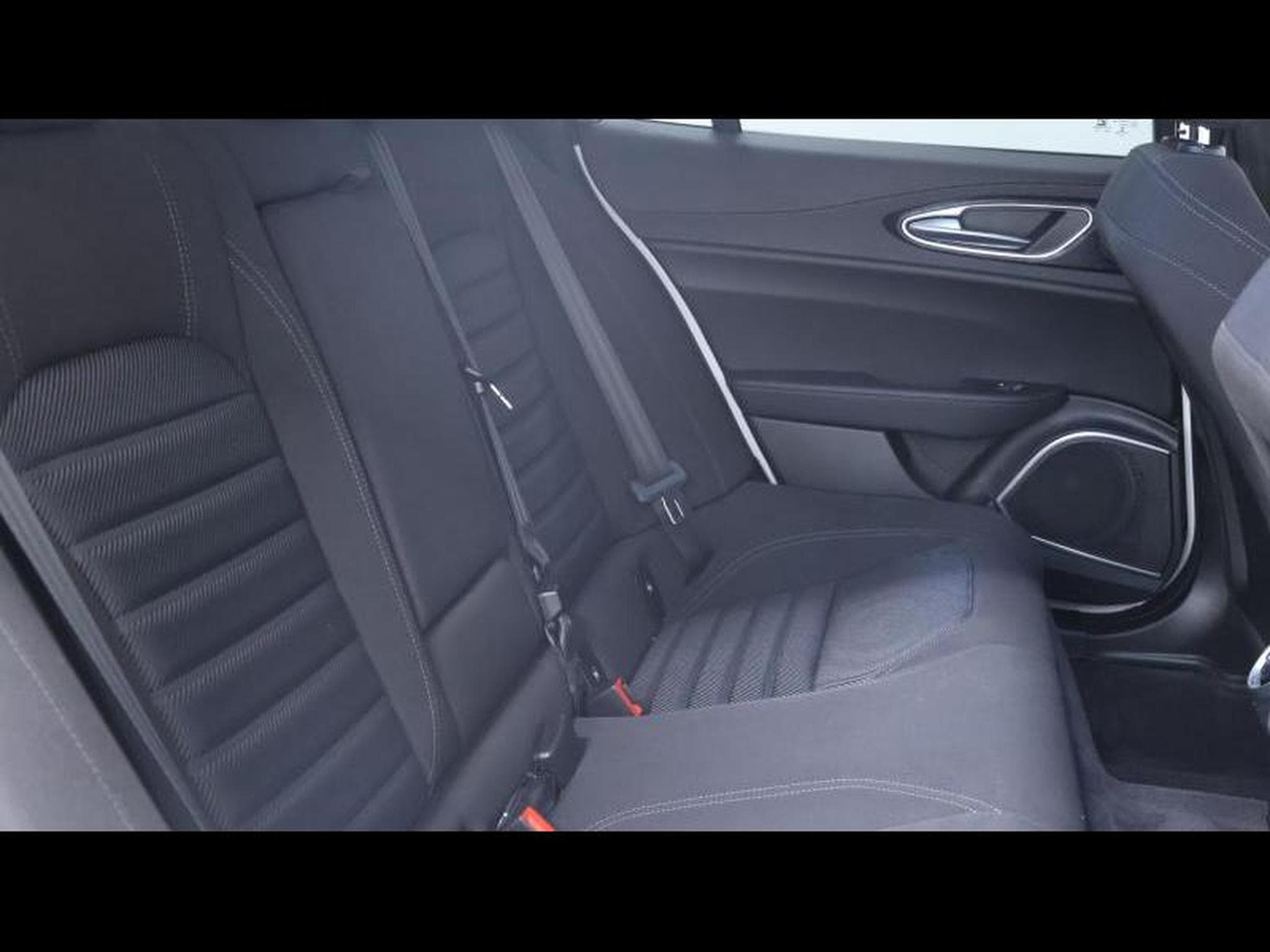 Alfa-Romeo Giulia 2.2 JTD 160 Auto (2022) - Photo 14