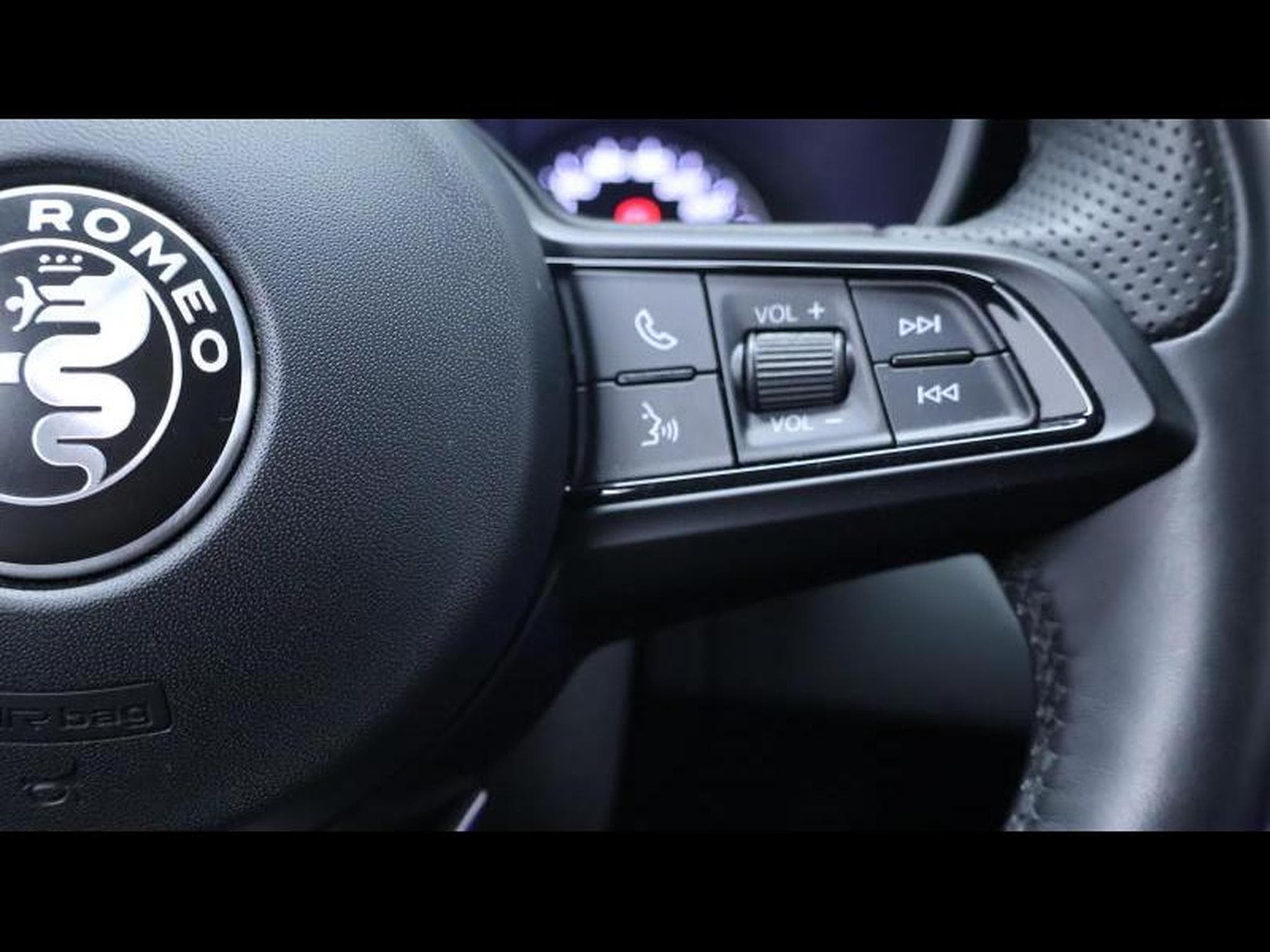 Alfa-Romeo Giulia 2.2 JTD 160 Auto (2022) - Photo 18