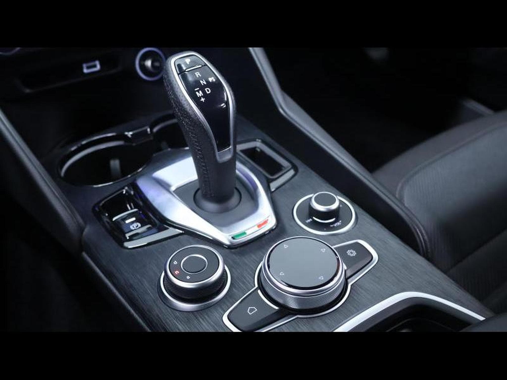 Alfa-Romeo Giulia 2.2 JTD 160 Auto (2022) - Photo 19