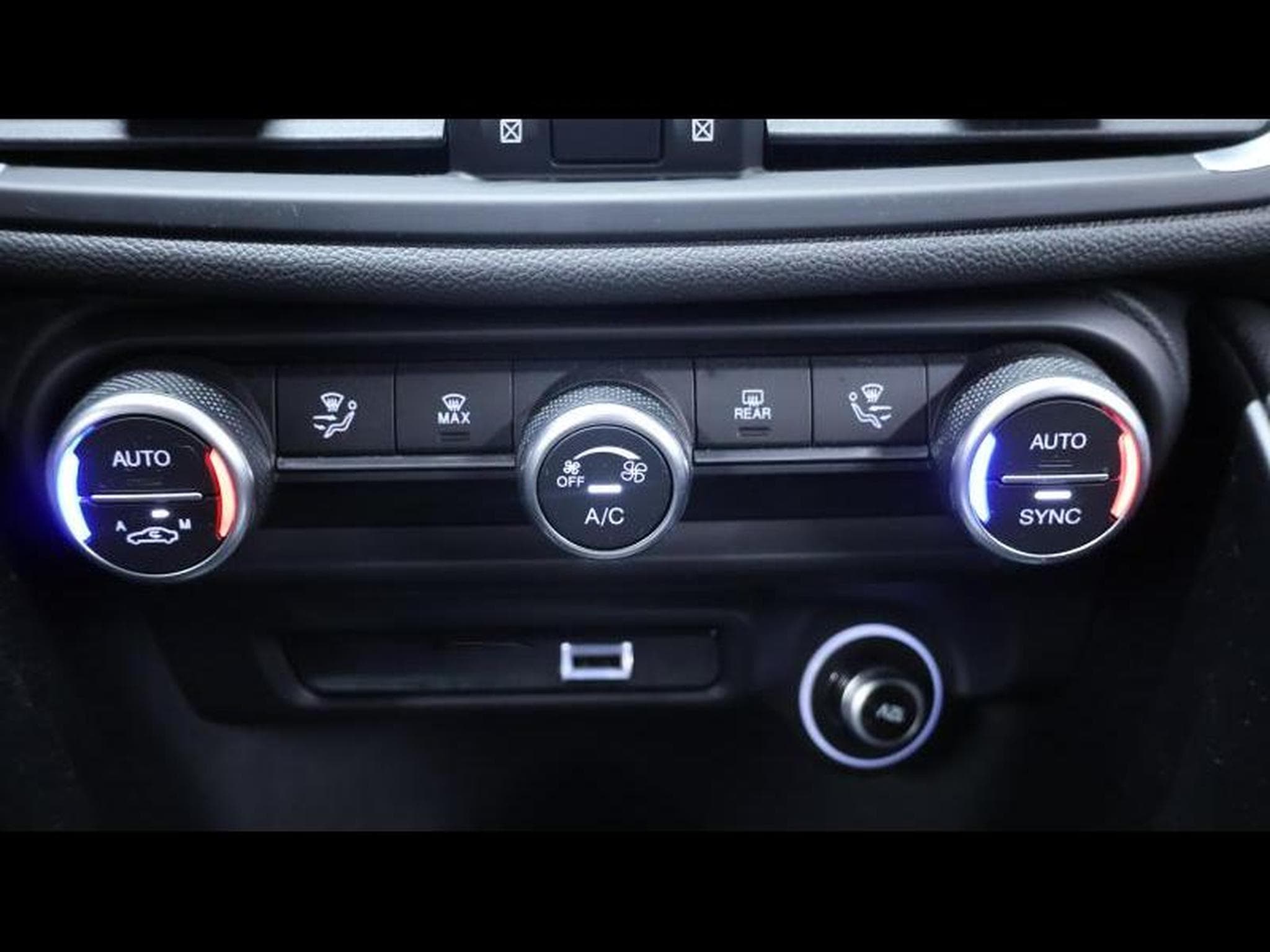Alfa-Romeo Giulia 2.2 JTD 160 Auto (2022) - Photo 20