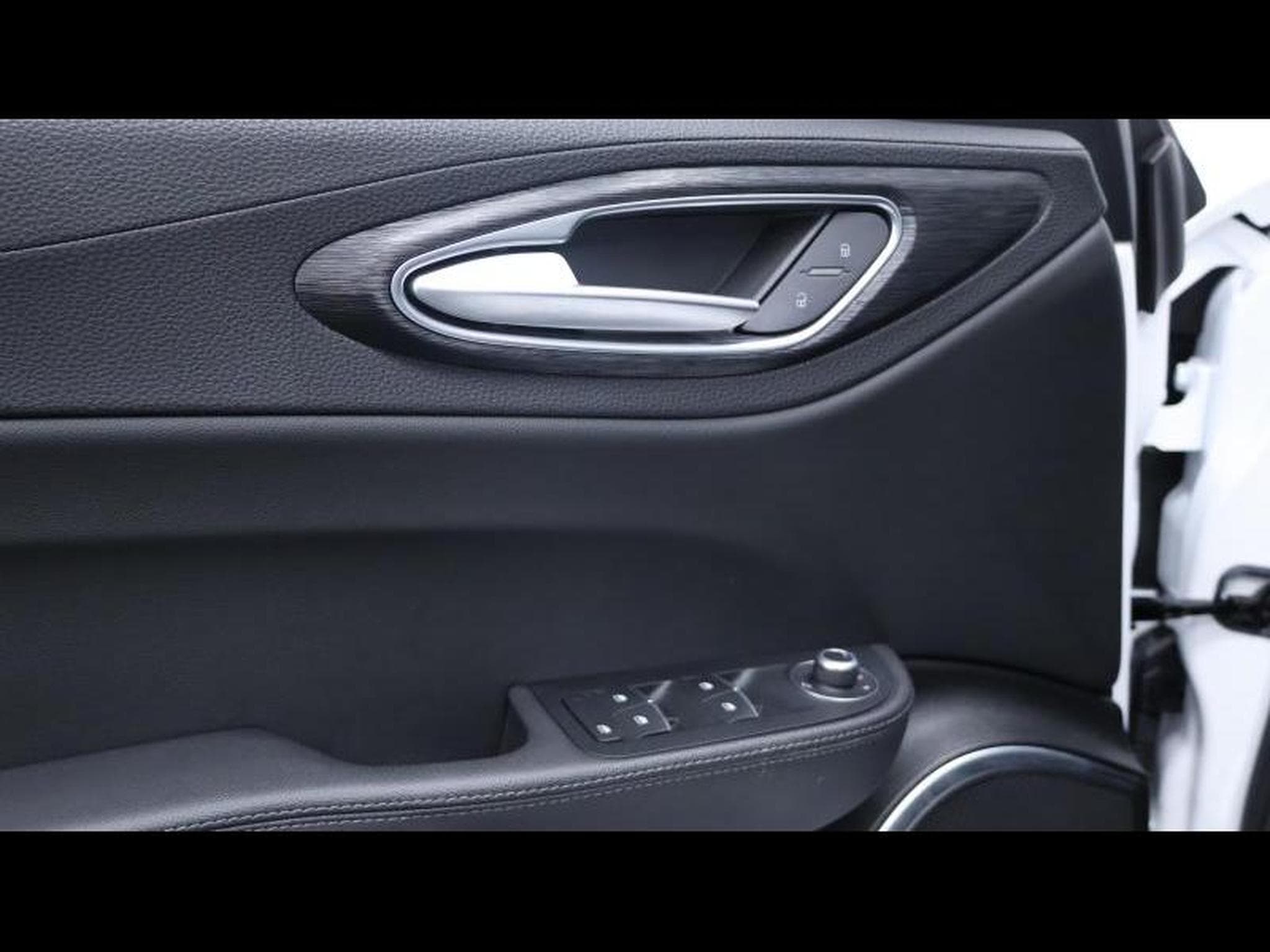 Alfa-Romeo Giulia 2.2 JTD 160 Auto (2022) - Photo 23