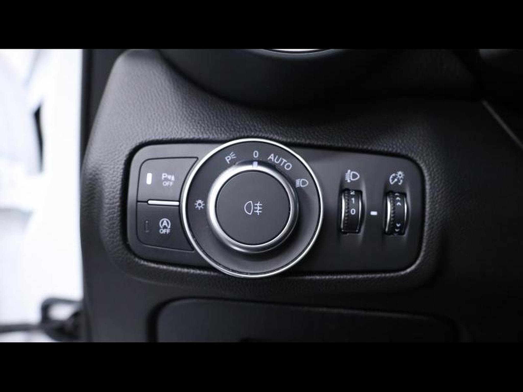 Alfa-Romeo Giulia 2.2 JTD 160 Auto (2022) - Photo 27