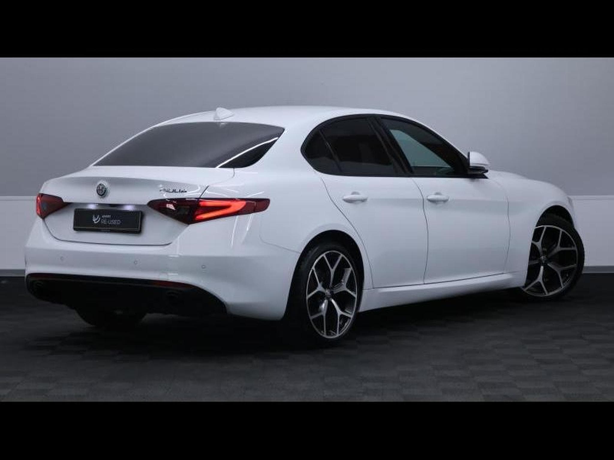 Alfa-Romeo Giulia 2.2 JTD 160 Auto (2022) - Photo 5