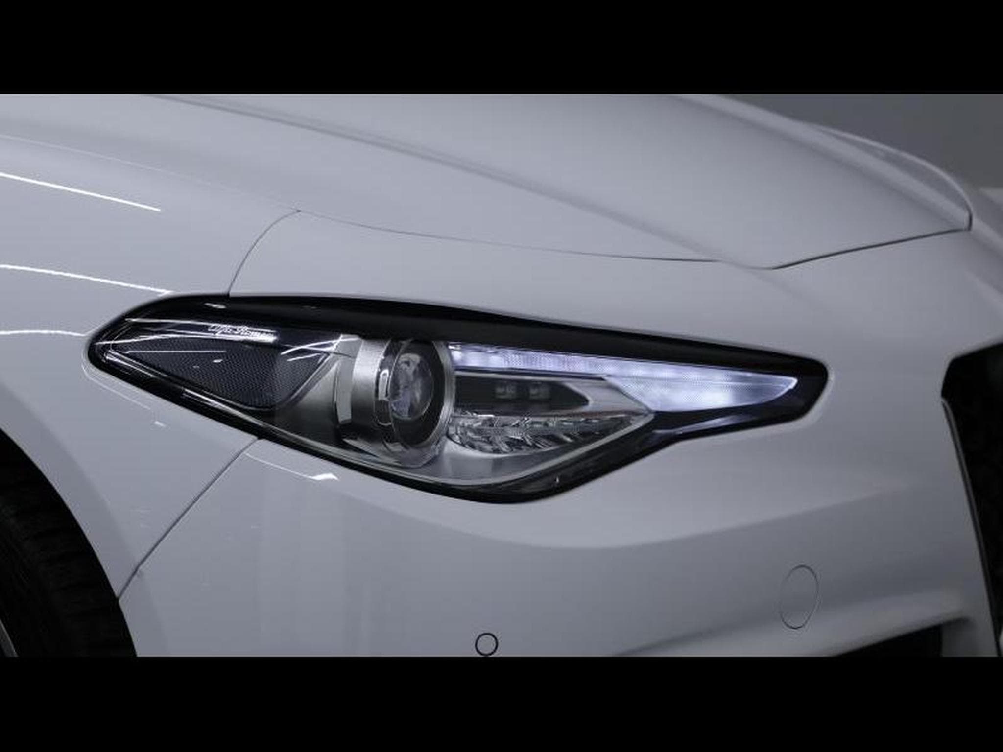 Alfa-Romeo Giulia 2.2 JTD 160 Auto (2022) - Photo 8