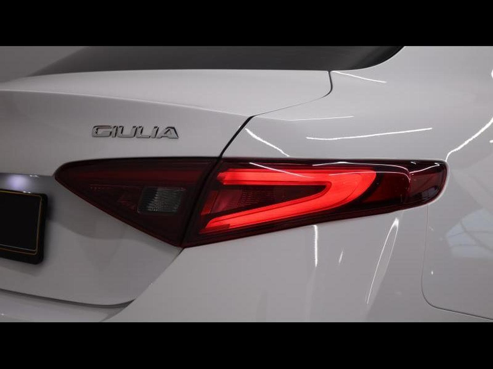 Alfa-Romeo Giulia 2.2 JTD 160 Auto (2022) - Photo 9