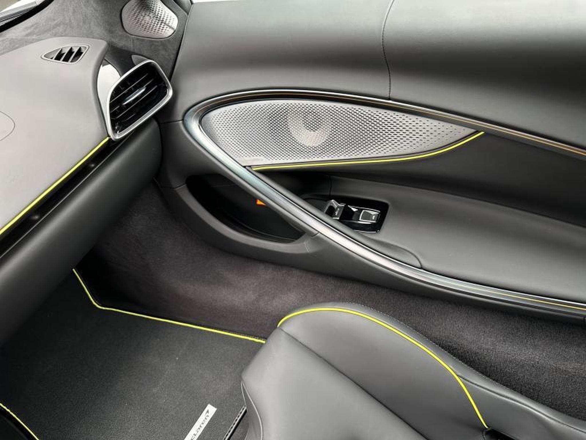 McLaren Artura Coupé *PPF MAT** / Hyrbide (2023) - Photo 21