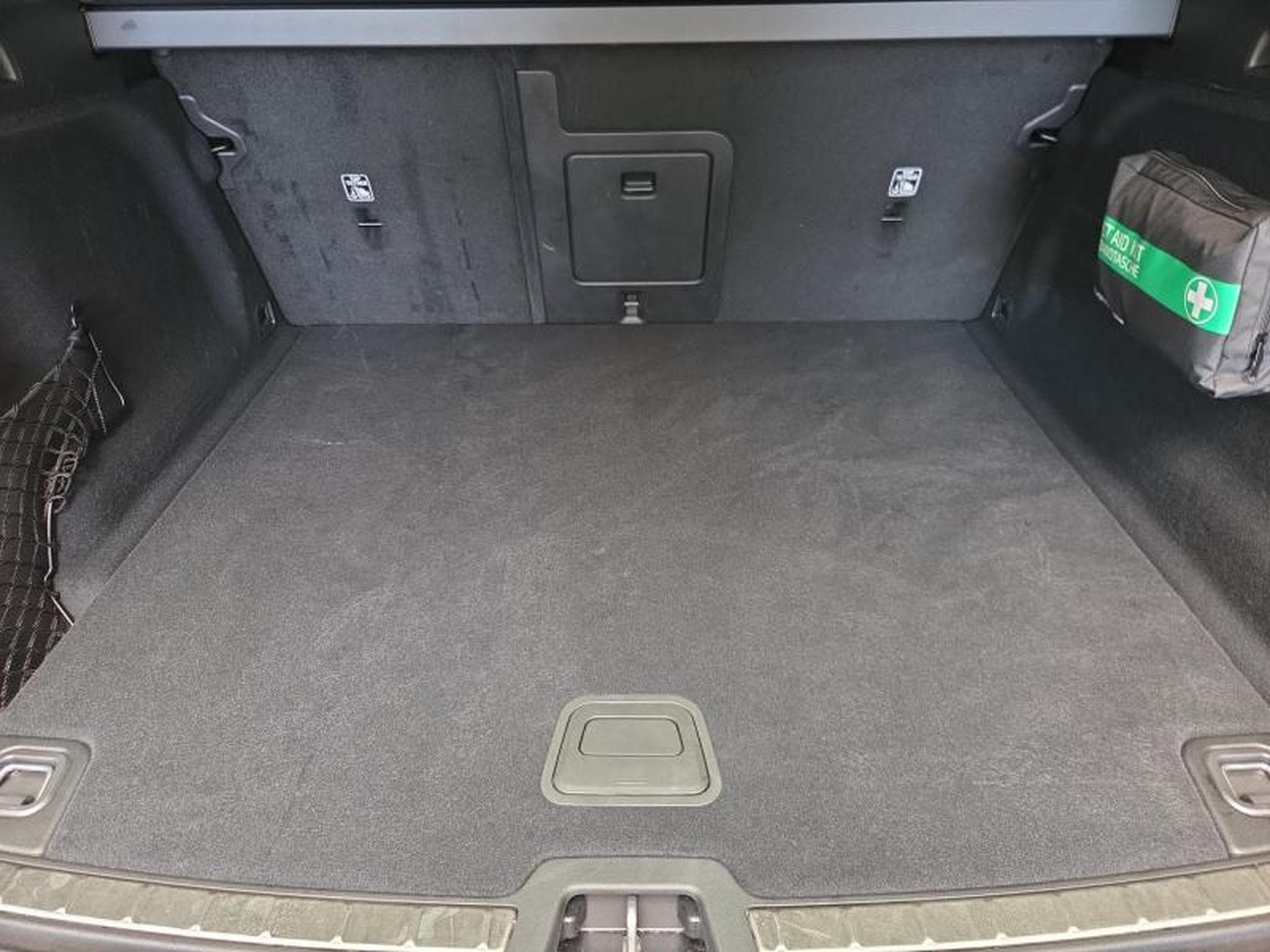 Volvo XC60 B5 AWD Plus Dark / Essence (2025) - Photo 15