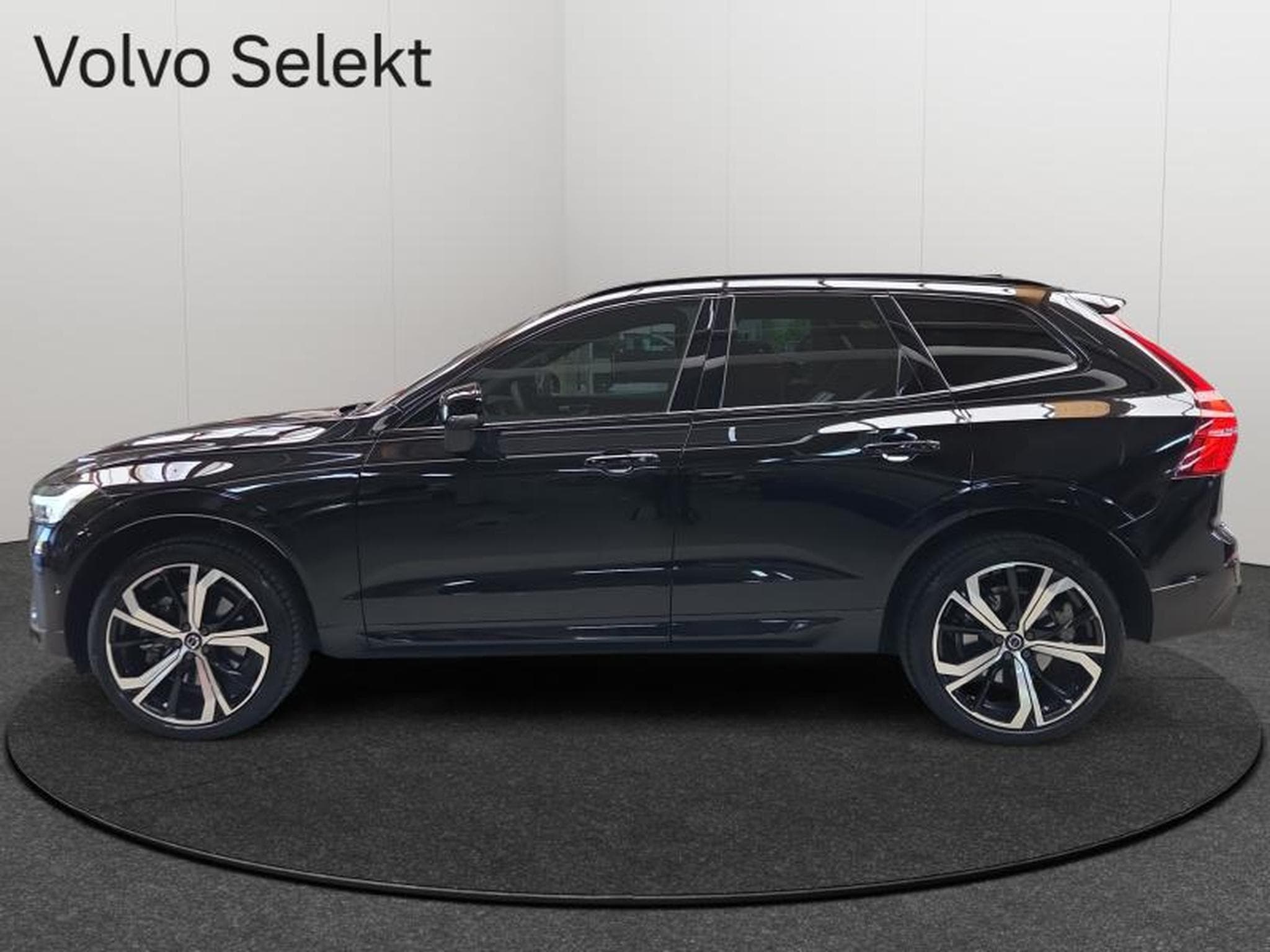 Volvo XC60 B5 AWD Plus Dark / Essence (2025) - Photo 3