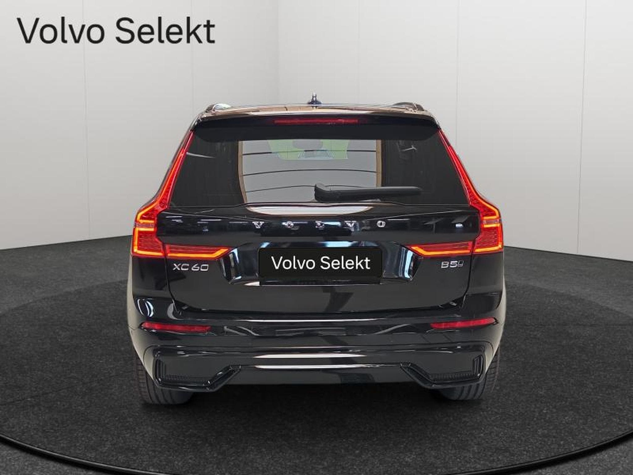 Volvo XC60 B5 AWD Plus Dark / Essence (2025) - Photo 5