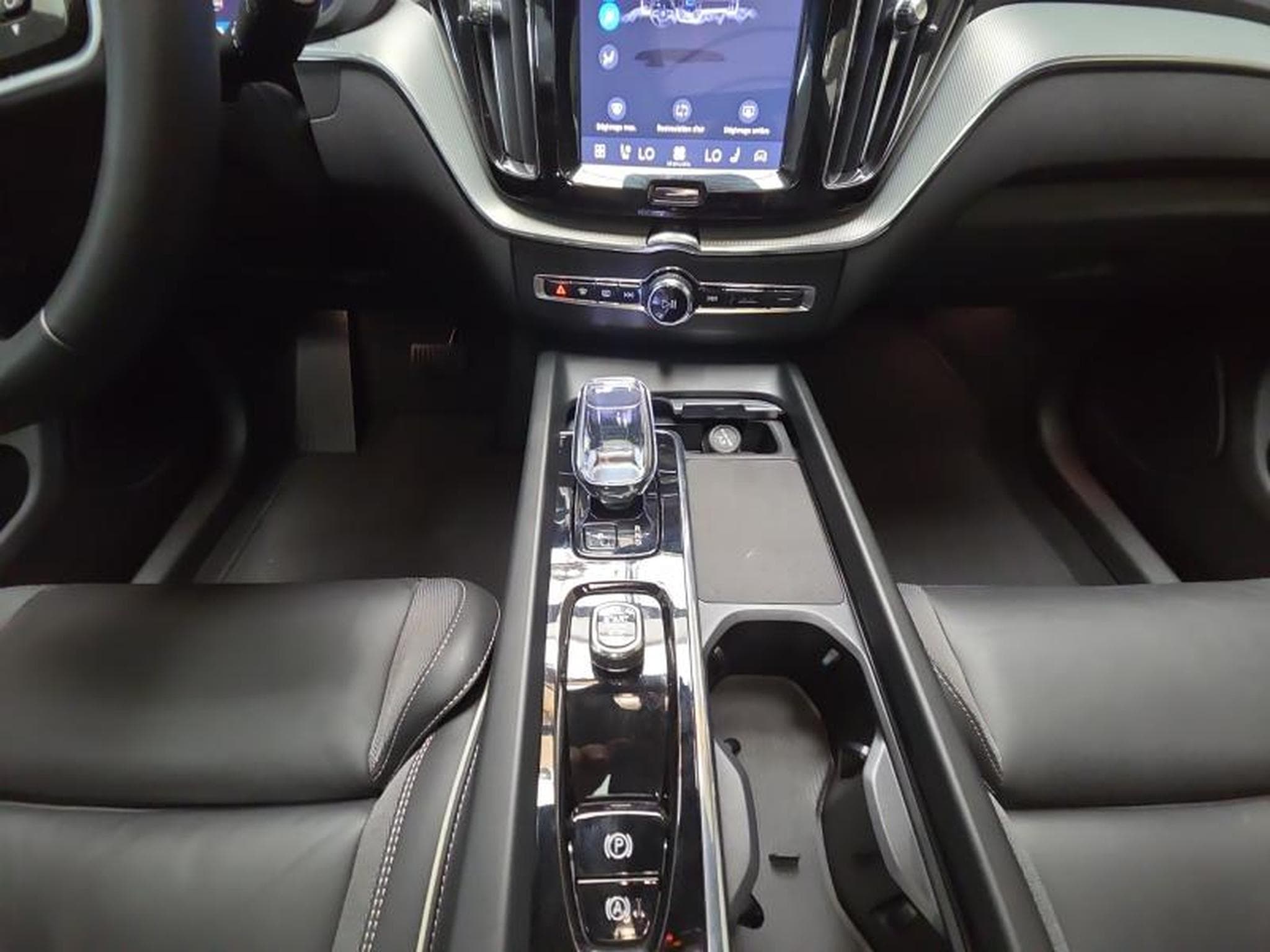 Volvo XC60 B5 AWD Plus Dark / Essence (2025) - Photo 8