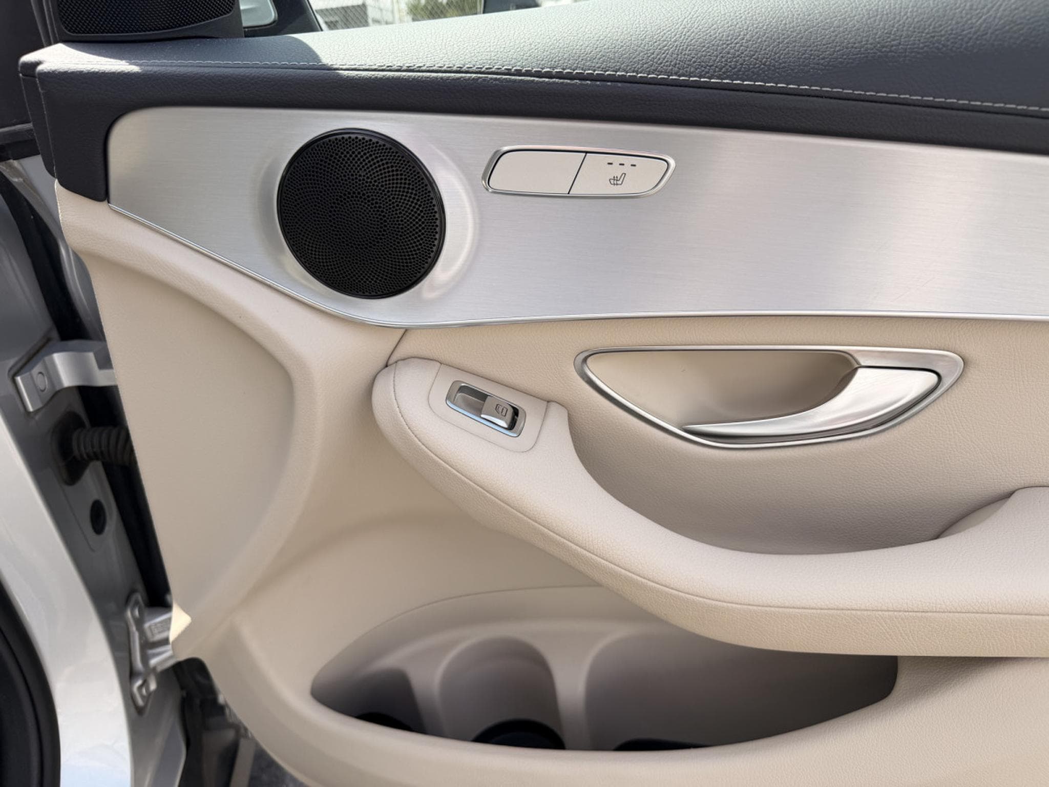 Mercedes GLC 220 D 4MATIC AUTO (2016) - Photo 14
