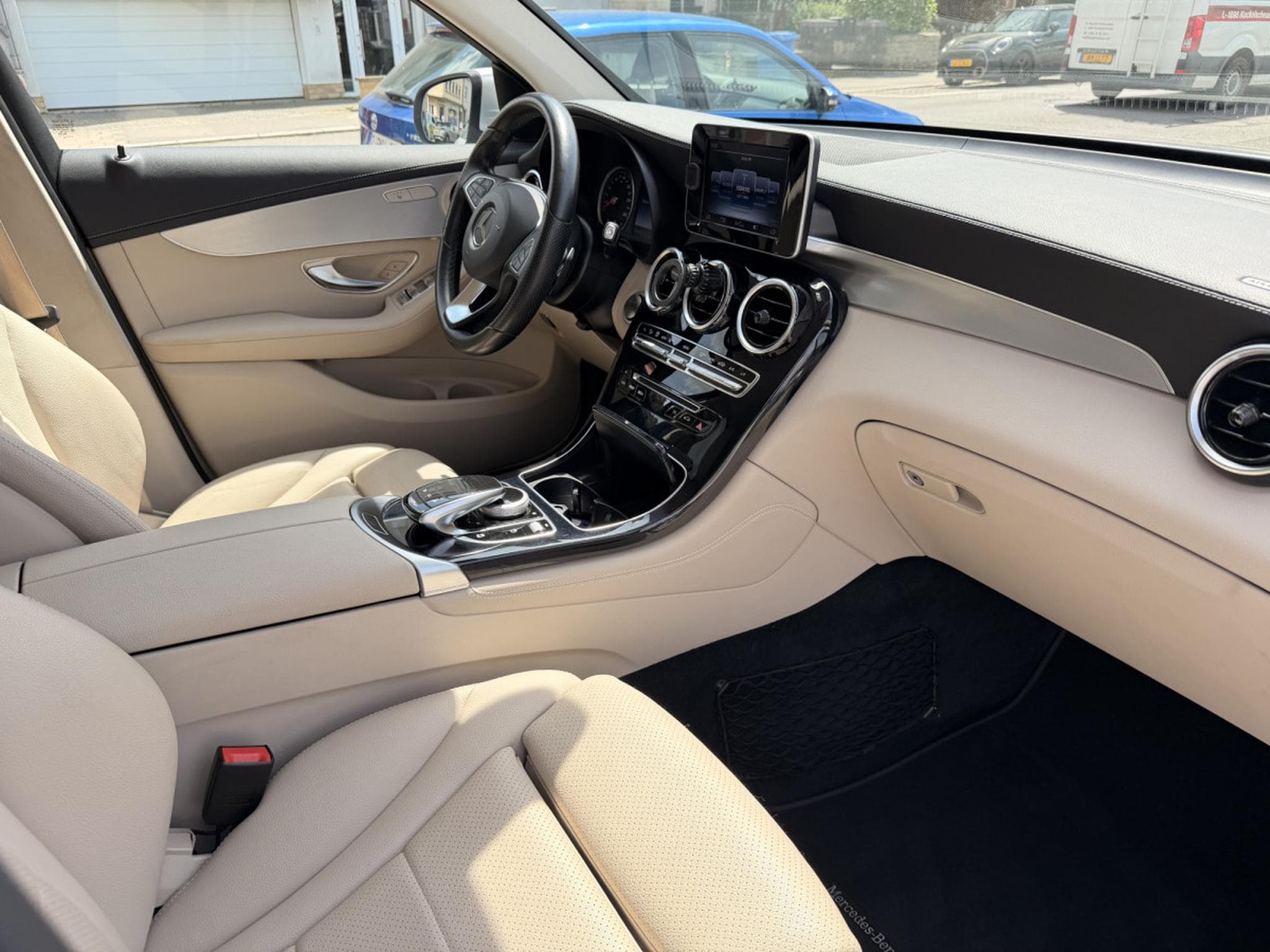 Mercedes GLC 220 D 4MATIC AUTO (2016) - Photo 3
