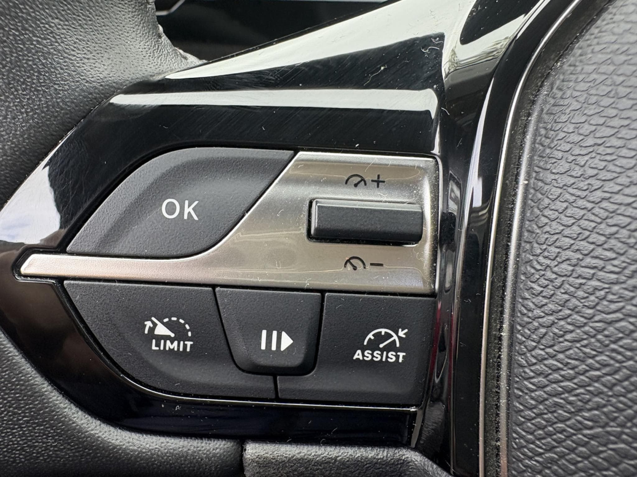 Peugeot 308 SW ALLURE 1.2 PURETECH 96KW * GARANTIE 36 MOIS * (2024) - Photo 8