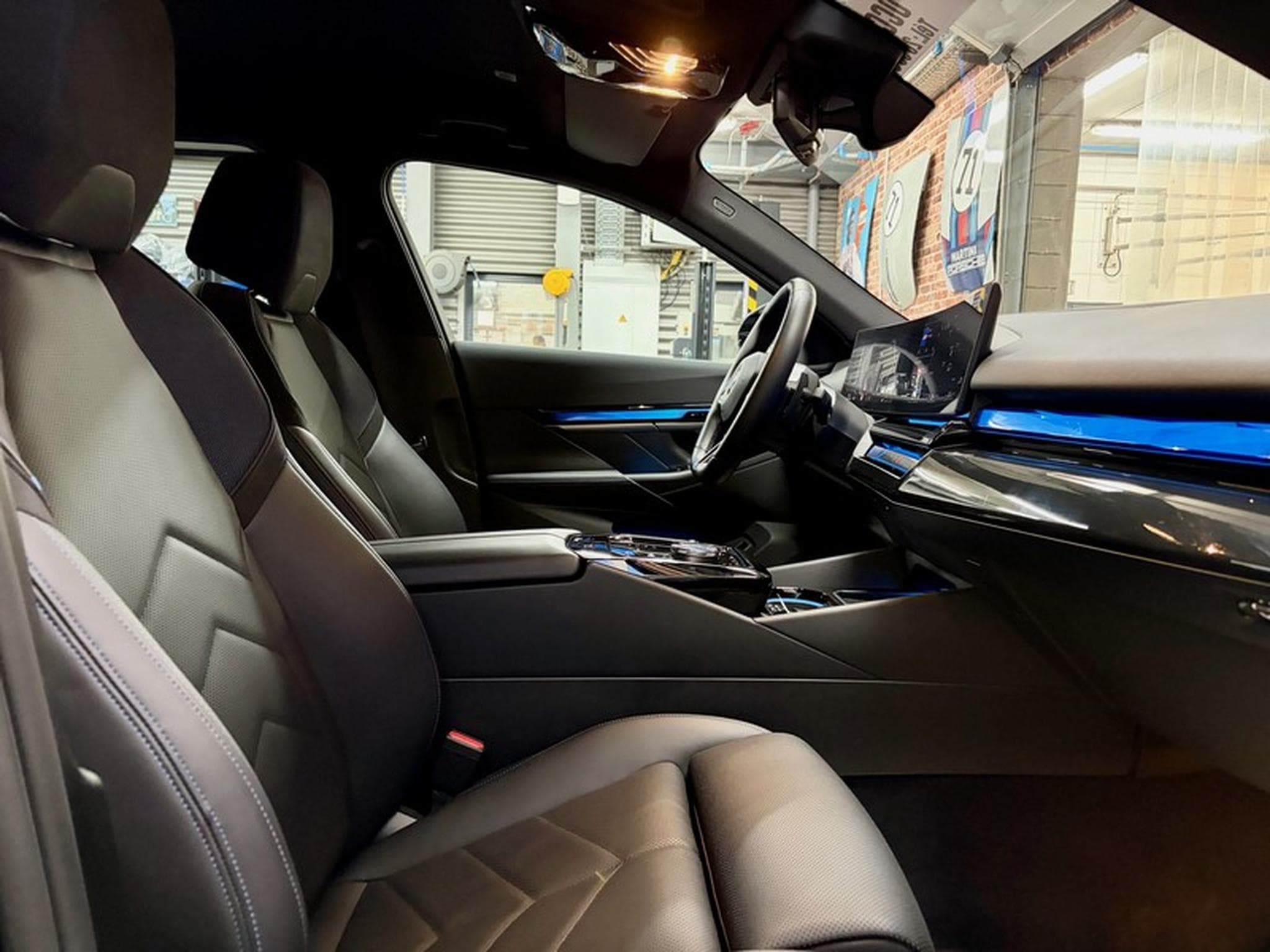 BMW 520 520dA Touring 2.0 197cv Auto HYB-DIE xDrive M-SPORT (2025) - Photo 8