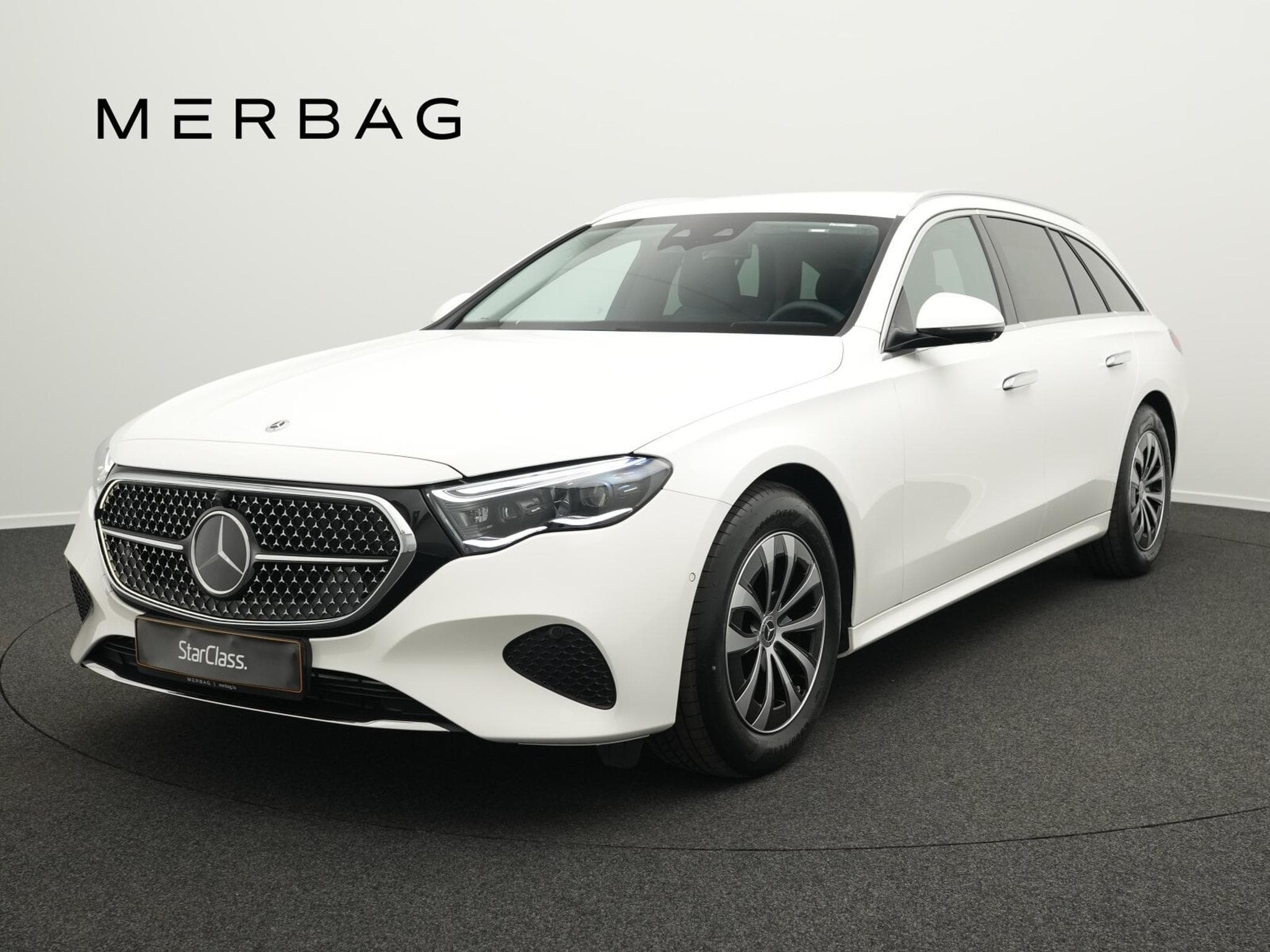 Mercedes E 200 T-Modell Digital+AHK+360°+Memo+Apple (2025) - Photo 1