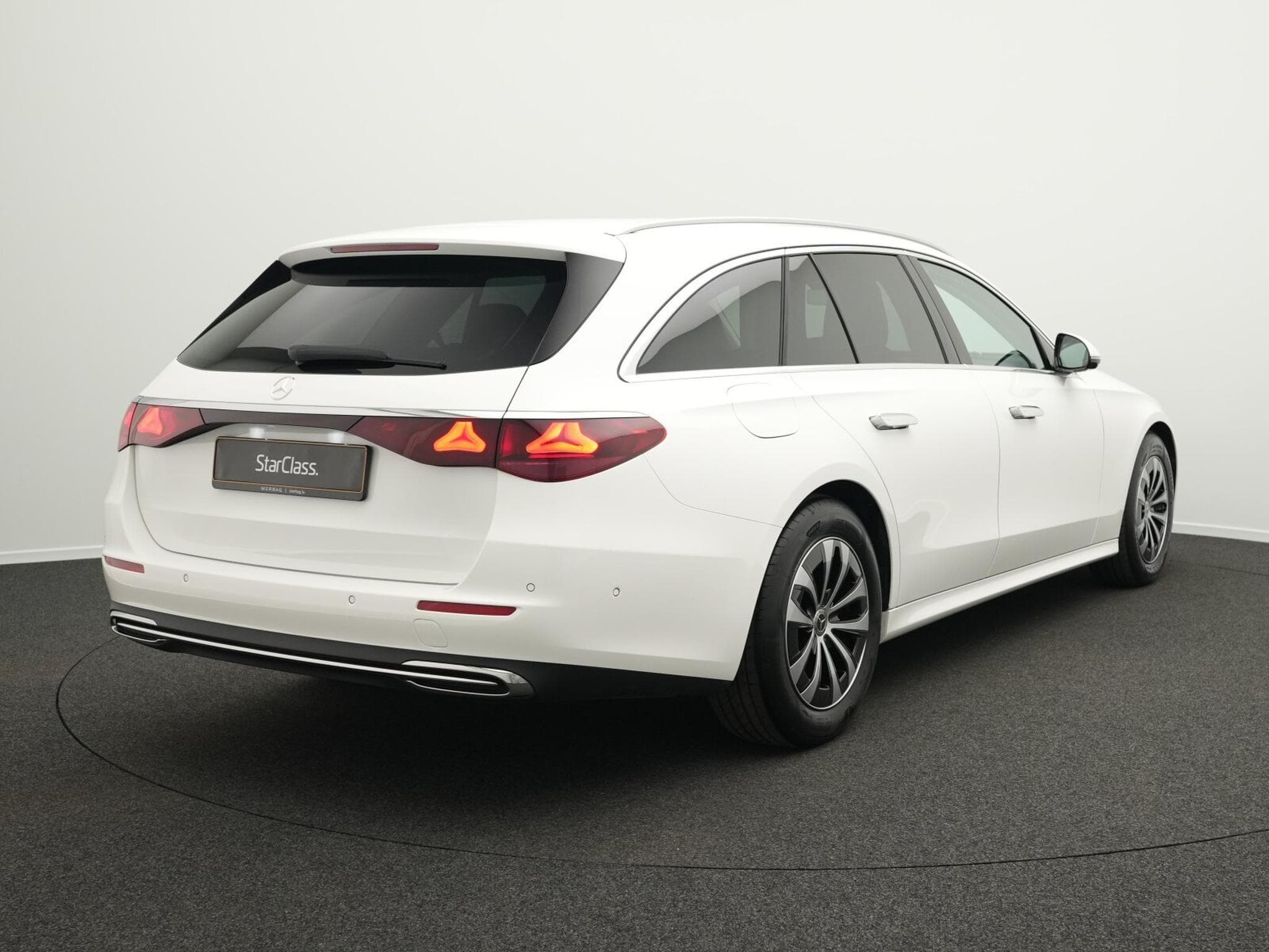 Mercedes E 200 T-Modell Digital+AHK+360°+Memo+Apple (2025) - Photo 3