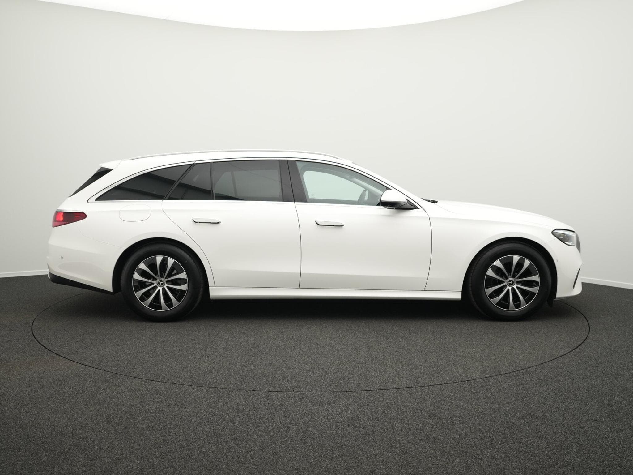 Mercedes E 200 T-Modell Digital+AHK+360°+Memo+Apple (2025) - Photo 5