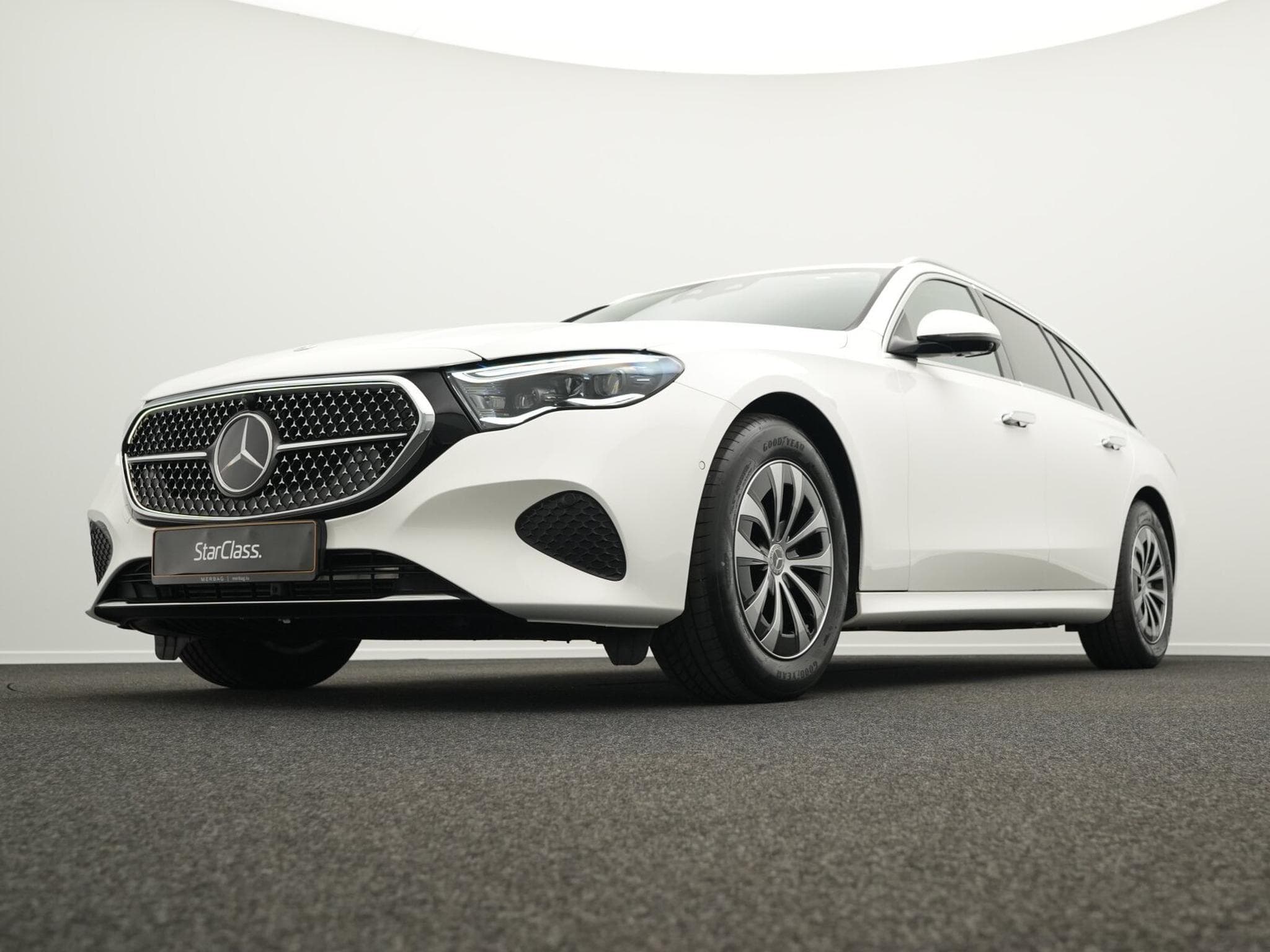 Mercedes E 200 T-Modell Digital+AHK+360°+Memo+Apple (2025) - Photo 8