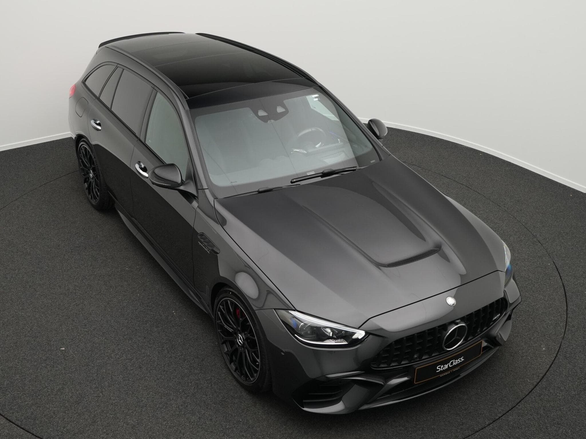 Mercedes C 63 AMG S E Perf. T. Pano+360°+Night+Memo+Burm (2025) - Photo 10