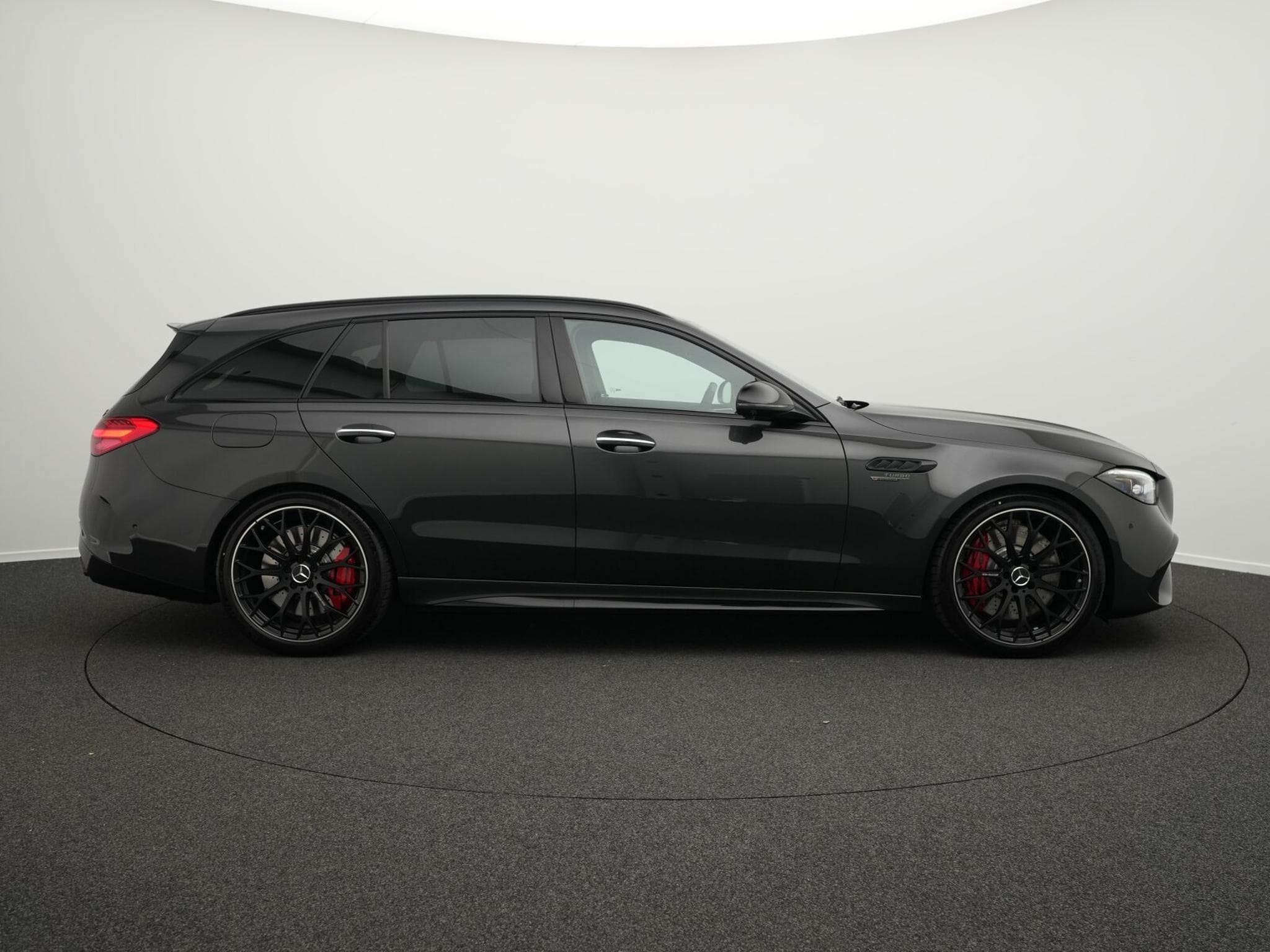 Mercedes C 63 AMG S E Perf. T. Pano+360°+Night+Memo+Burm (2025) - Photo 5