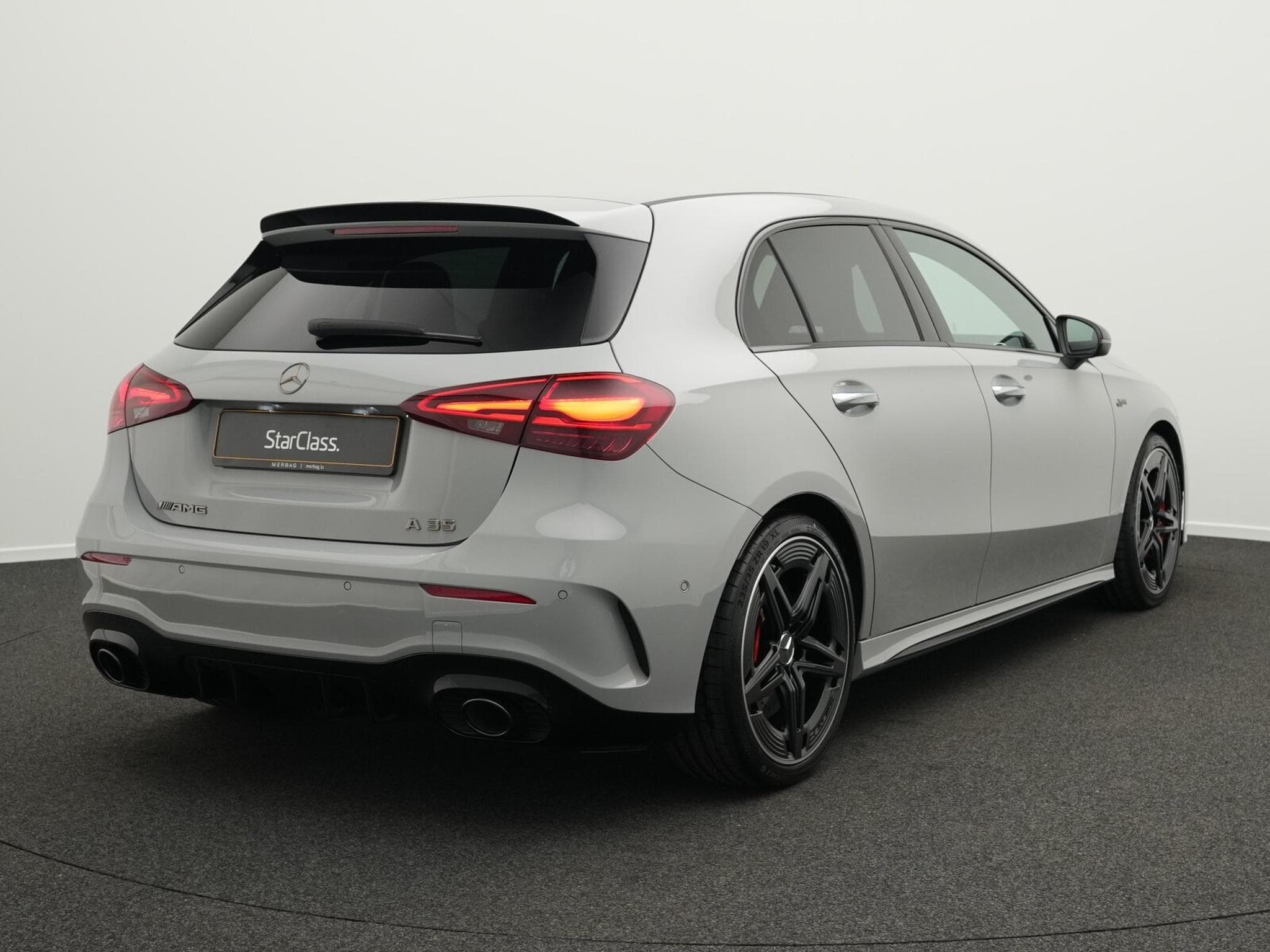 Mercedes A 35 AMG 4MATIC Multi+Kamera+Night+19" (2025) - Photo 3