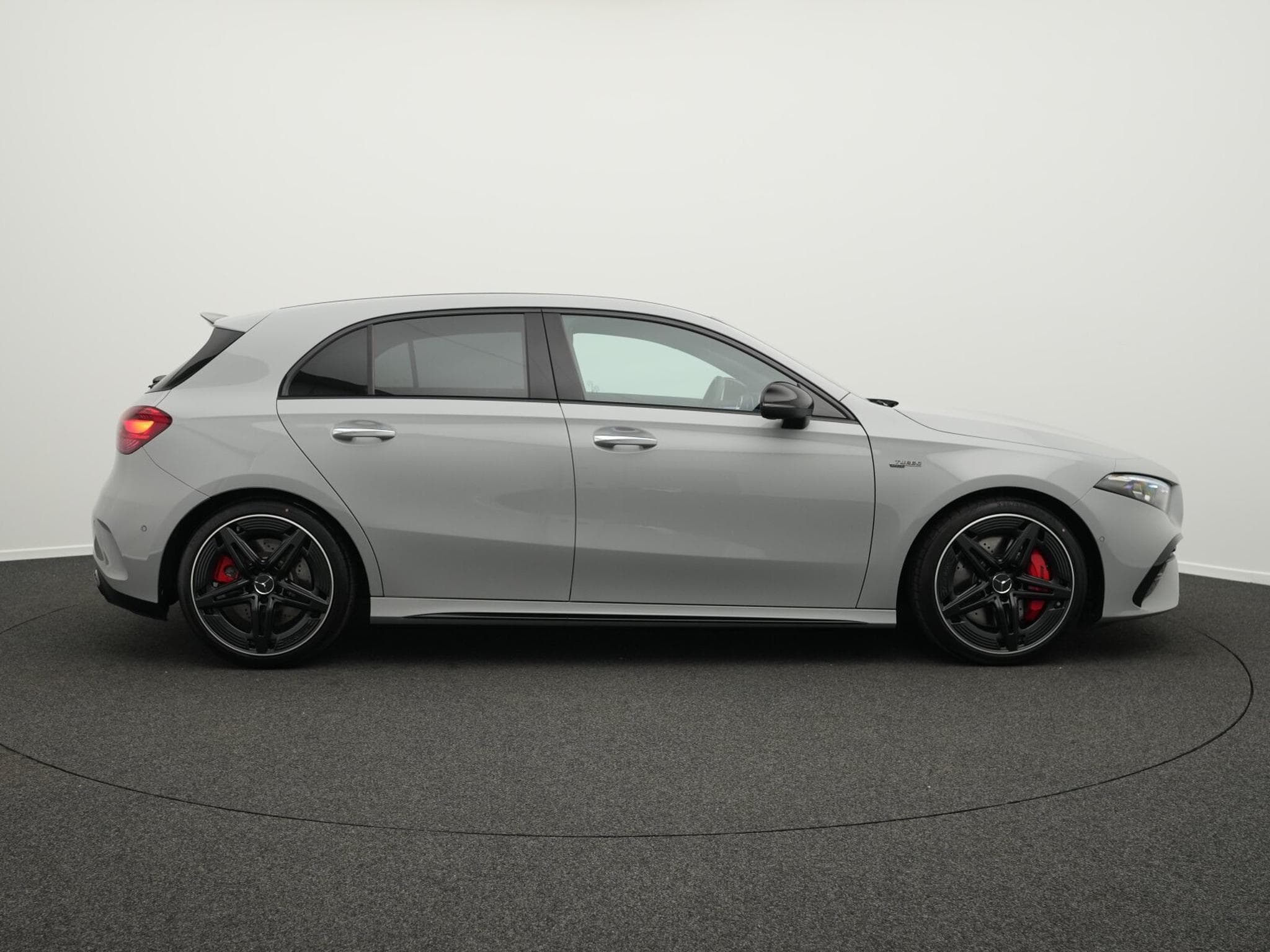 Mercedes A 35 AMG 4MATIC Multi+Kamera+Night+19" (2025) - Photo 5
