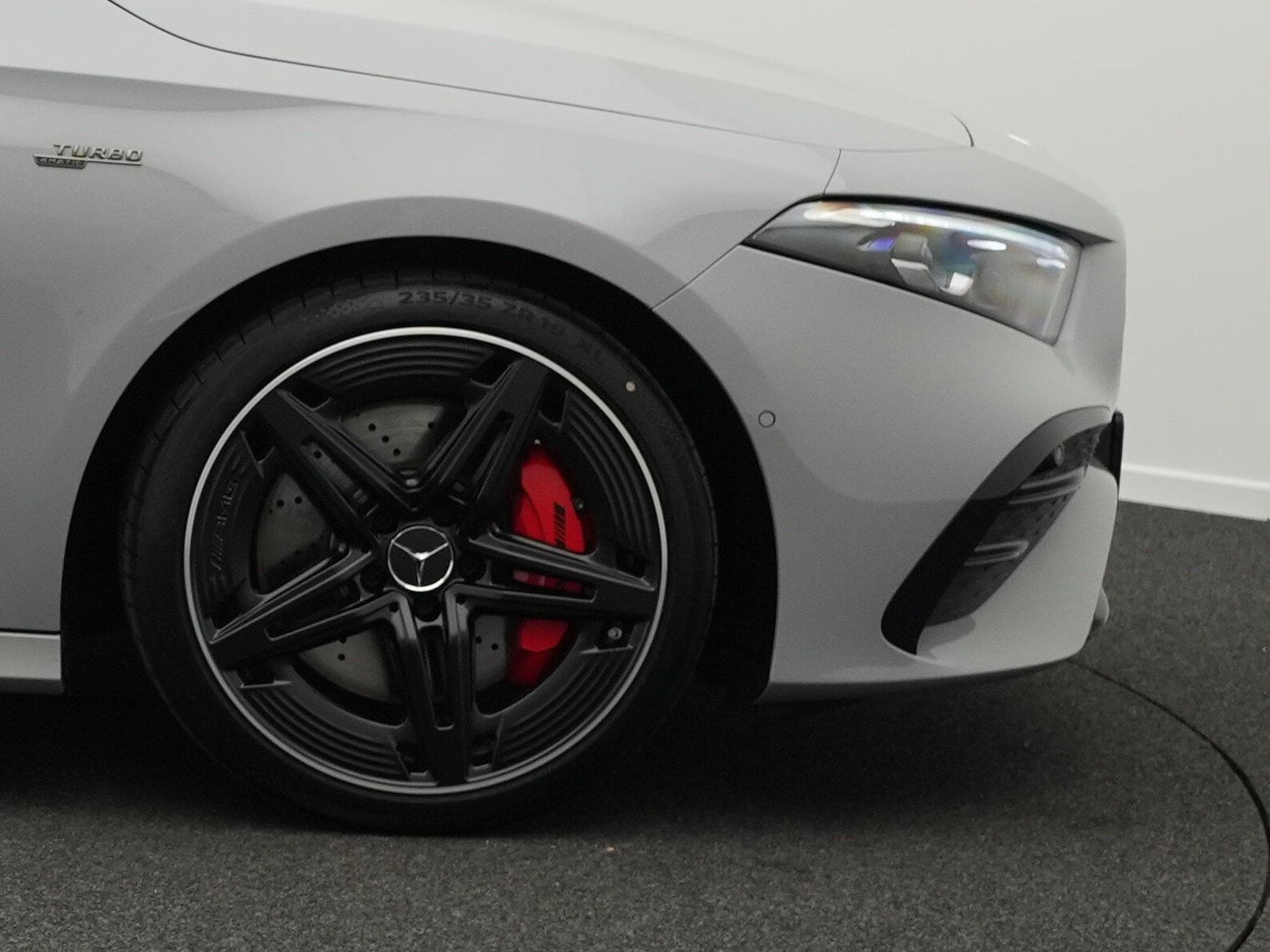 Mercedes A 35 AMG 4MATIC Multi+Kamera+Night+19" (2025) - Photo 6