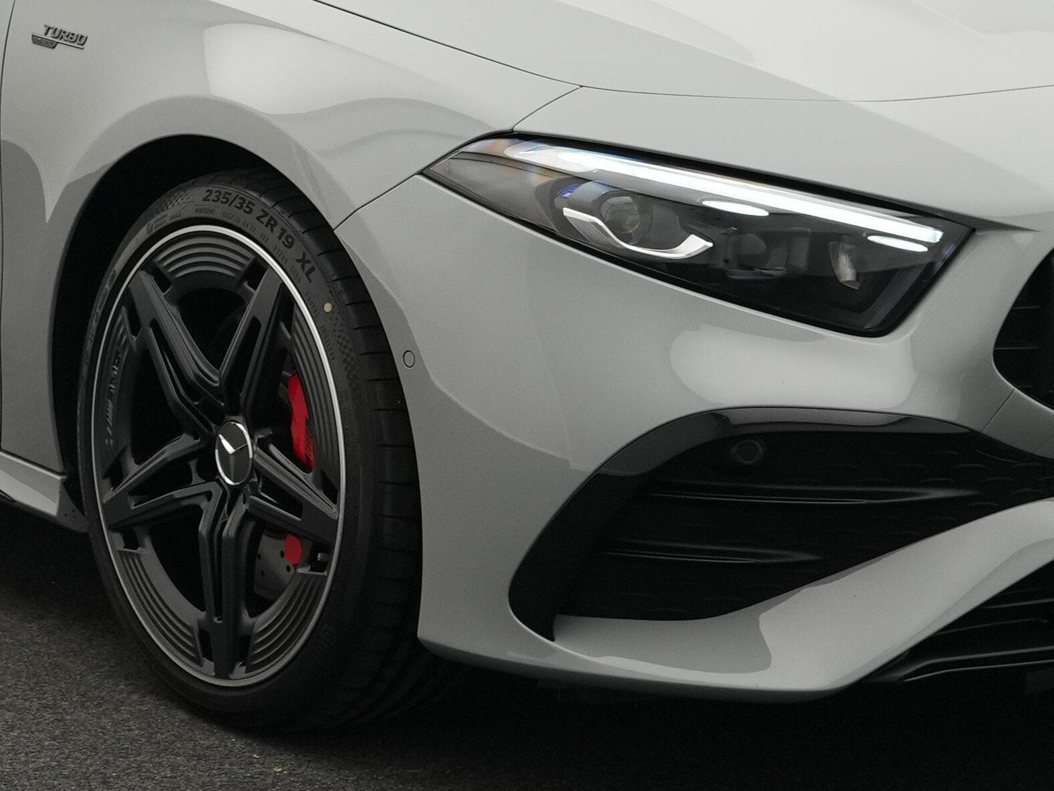 Mercedes A 35 AMG 4MATIC Multi+Kamera+Night+19" (2025) - Photo 7