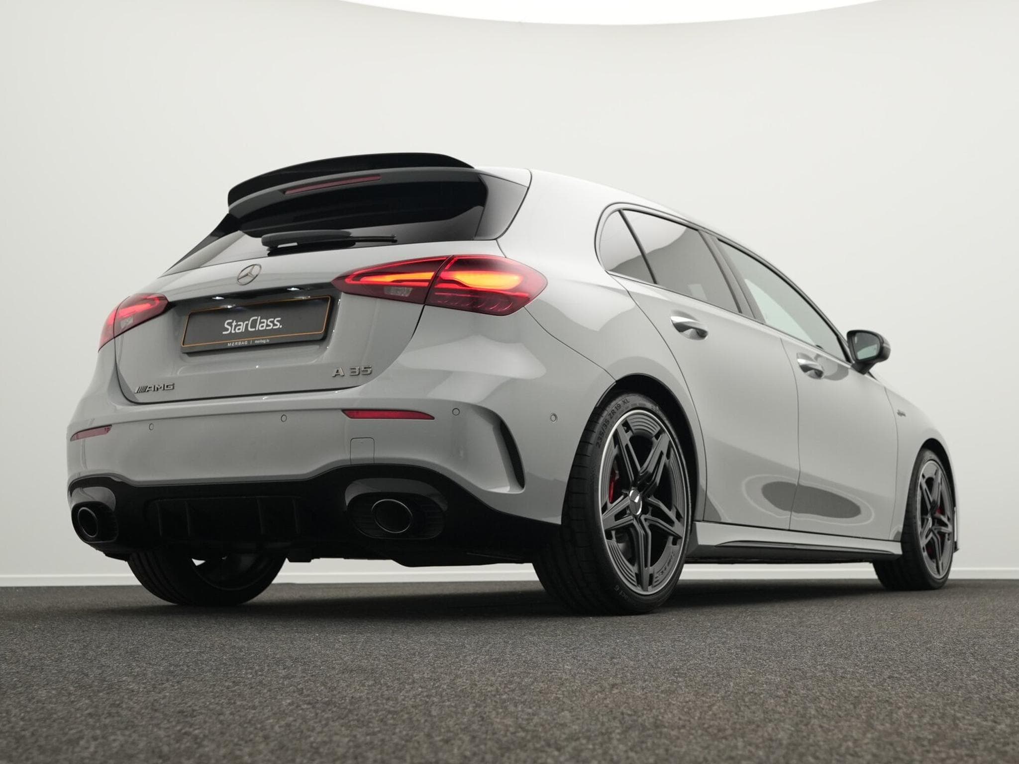 Mercedes A 35 AMG 4MATIC Multi+Kamera+Night+19" (2025) - Photo 9