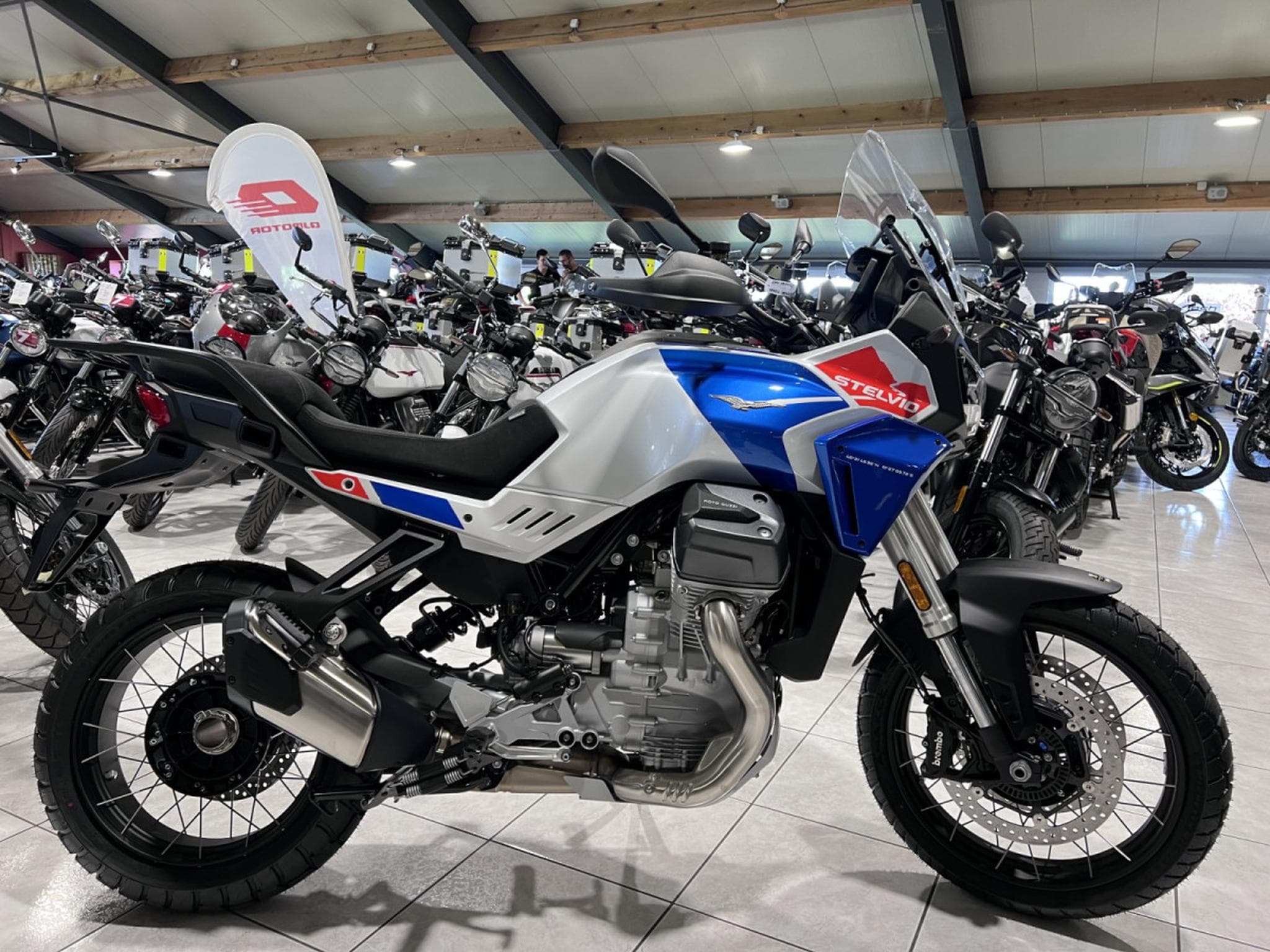Moto Guzzi Stelvio PFF Rider Assistance Solution 1000  Duecento Tributo (2026) - Photo 1