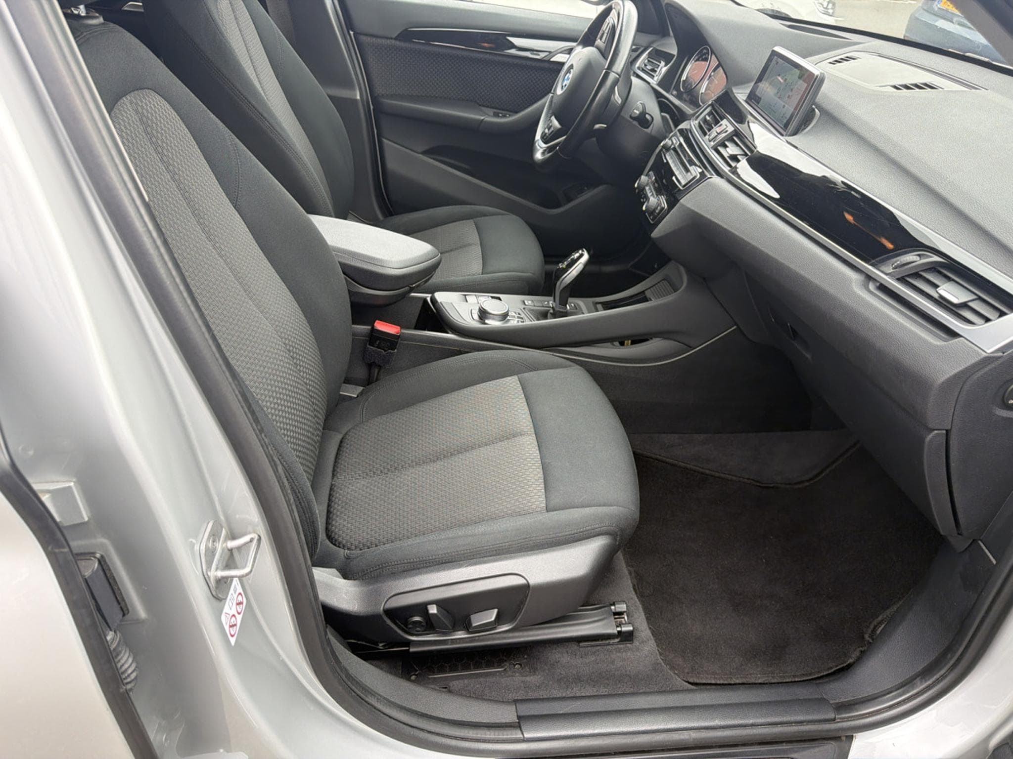 BMW X1 XDRIVE 20i AUTO (2018) - Photo 12