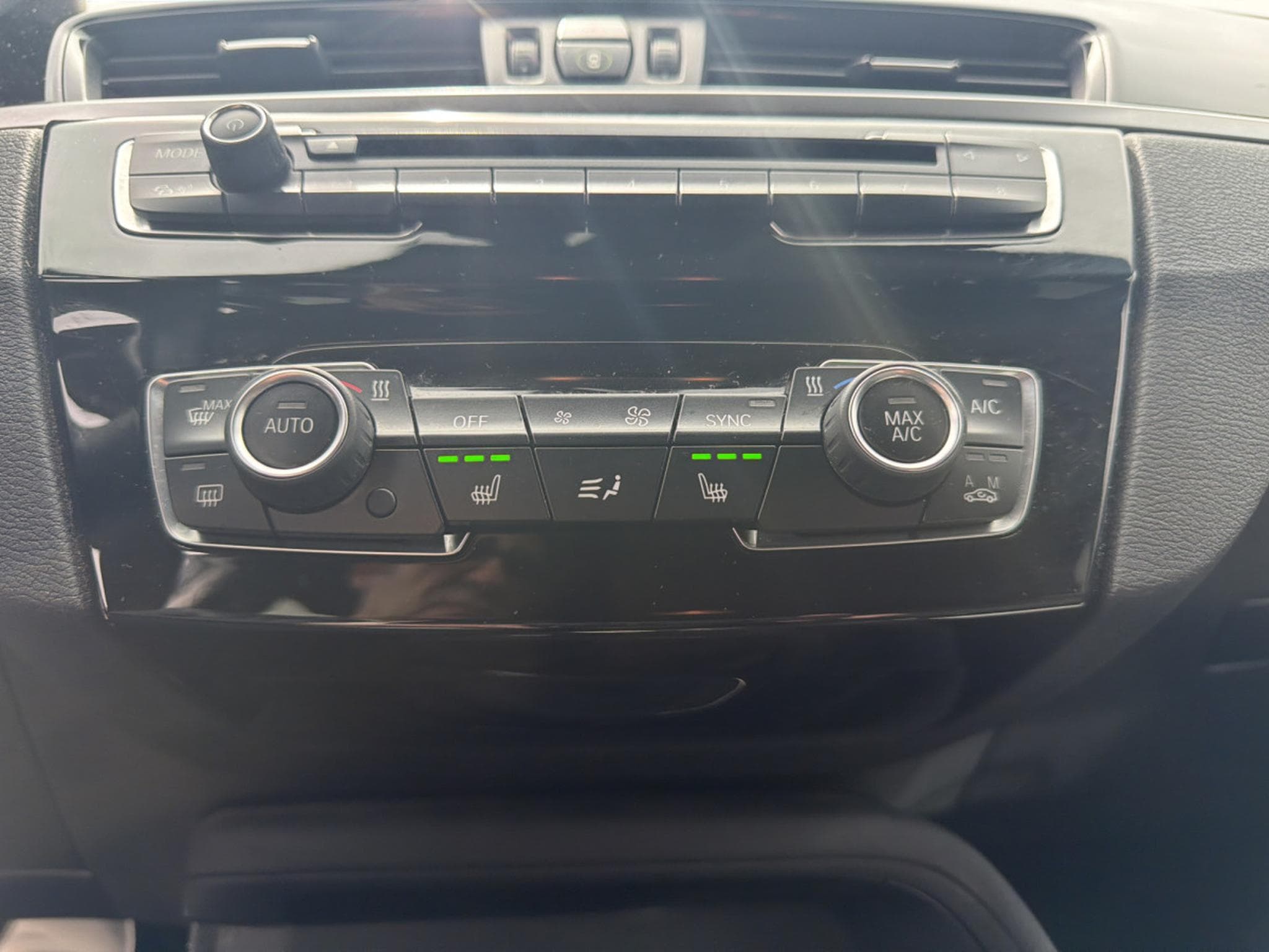 BMW X1 XDRIVE 20i AUTO (2018) - Photo 18