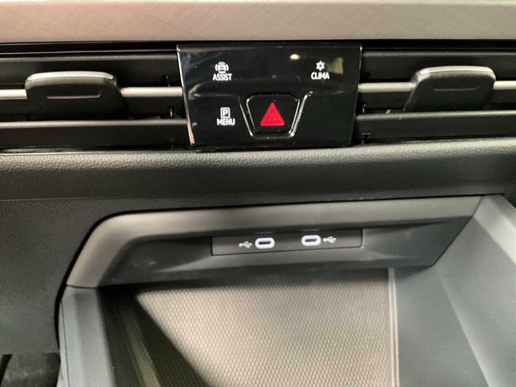 VW Golf Life+DSG+Navi+LED (2025) - Photo 19