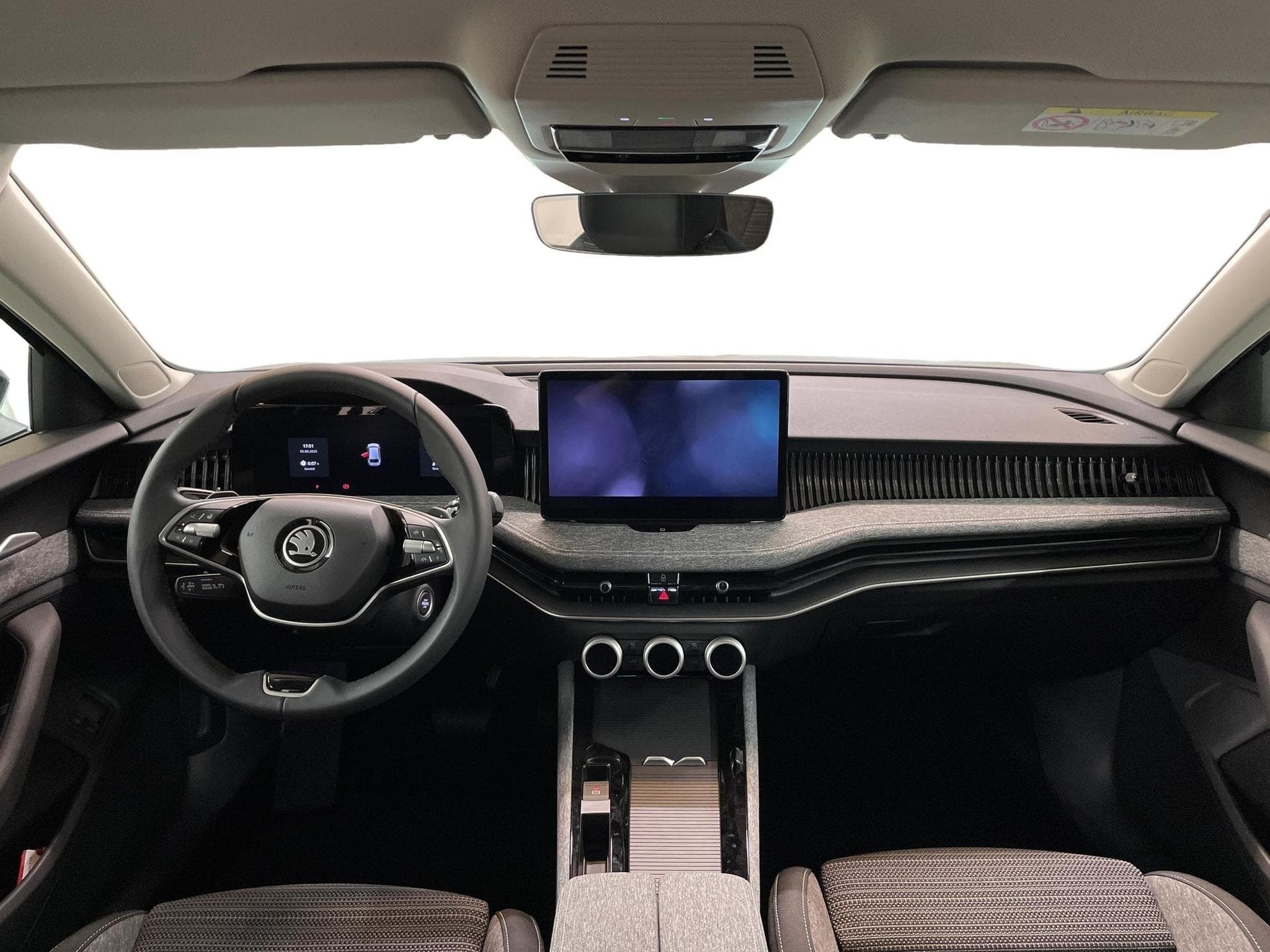 Skoda Superb Selection (2026) - Photo 12