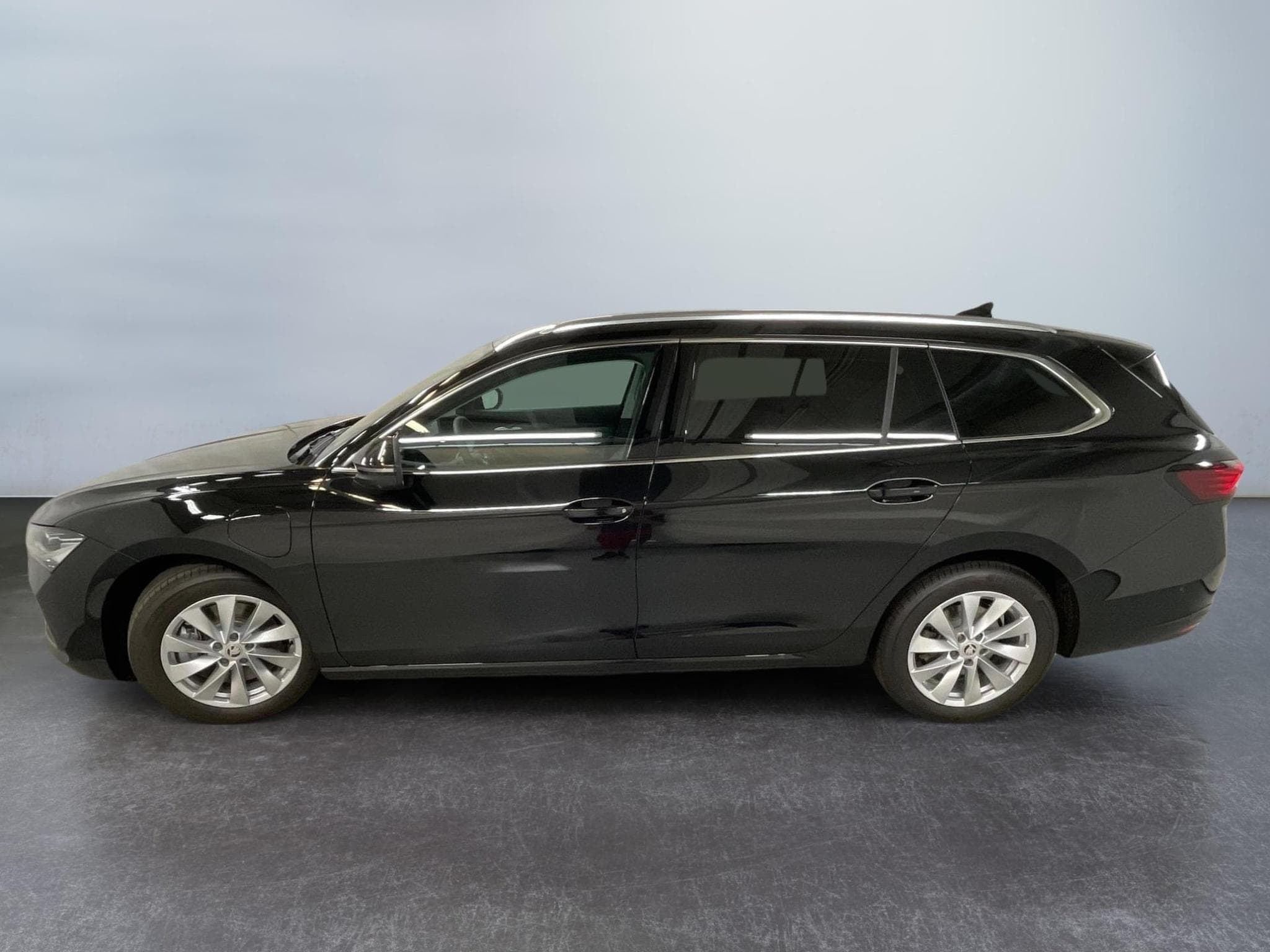Skoda Superb Selection (2026) - Photo 8