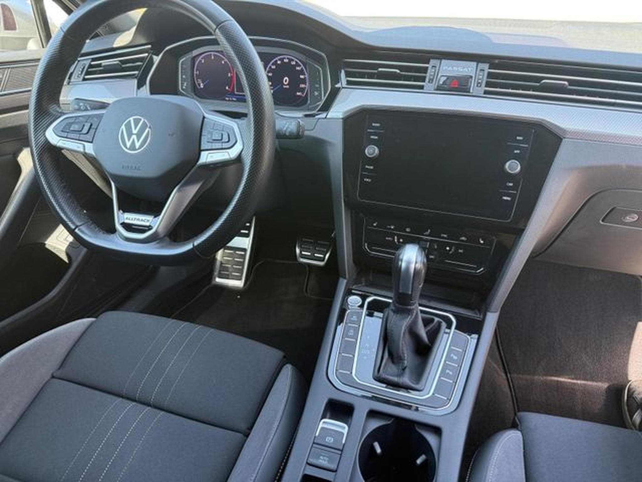 VW Passat Passat Variant Alltrack 4Motion, AHK, ACC, HuD (2022) - Photo 11