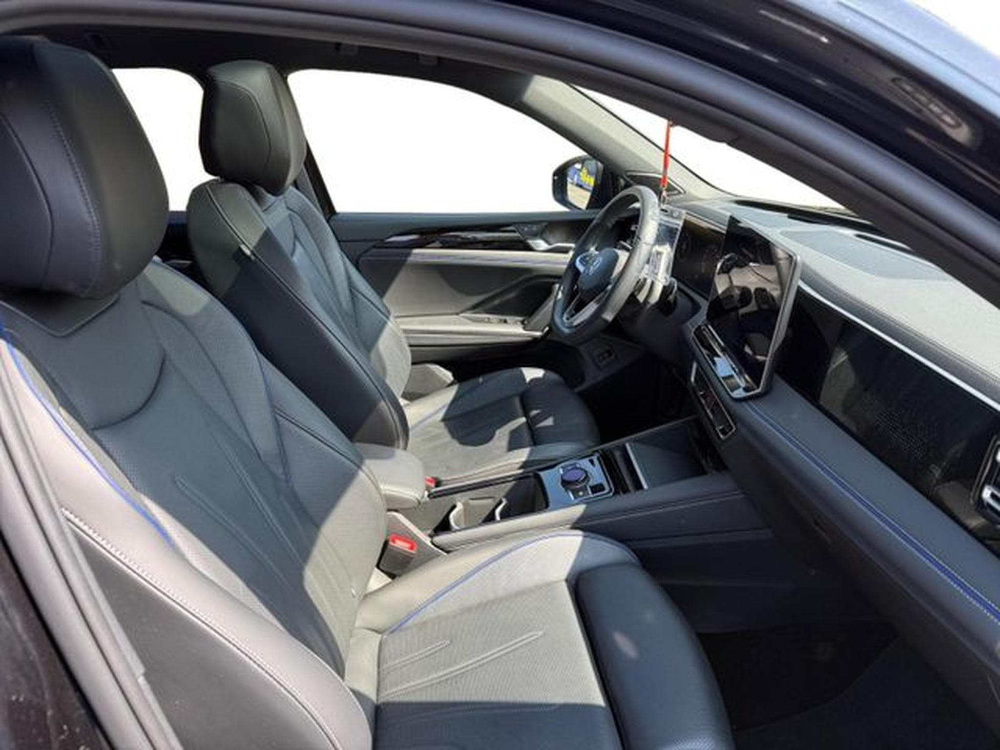 VW Tiguan Tiguan 2.0 TDI R-Line Black Style, AHK, DCC, 2f. (2024) - Photo 14