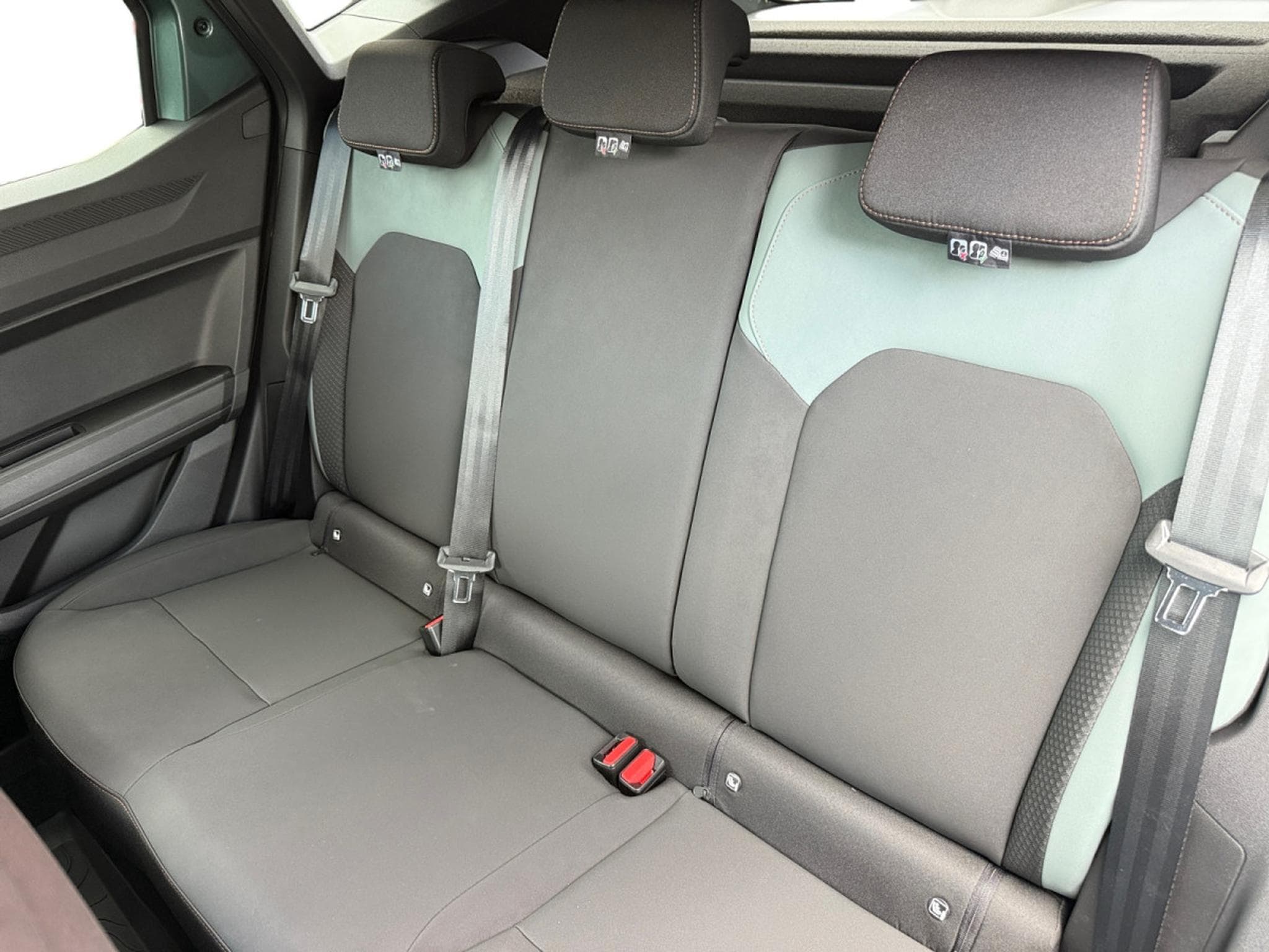 Dacia Duster 1.6 Hybrid Extreme (2025) - Photo 10
