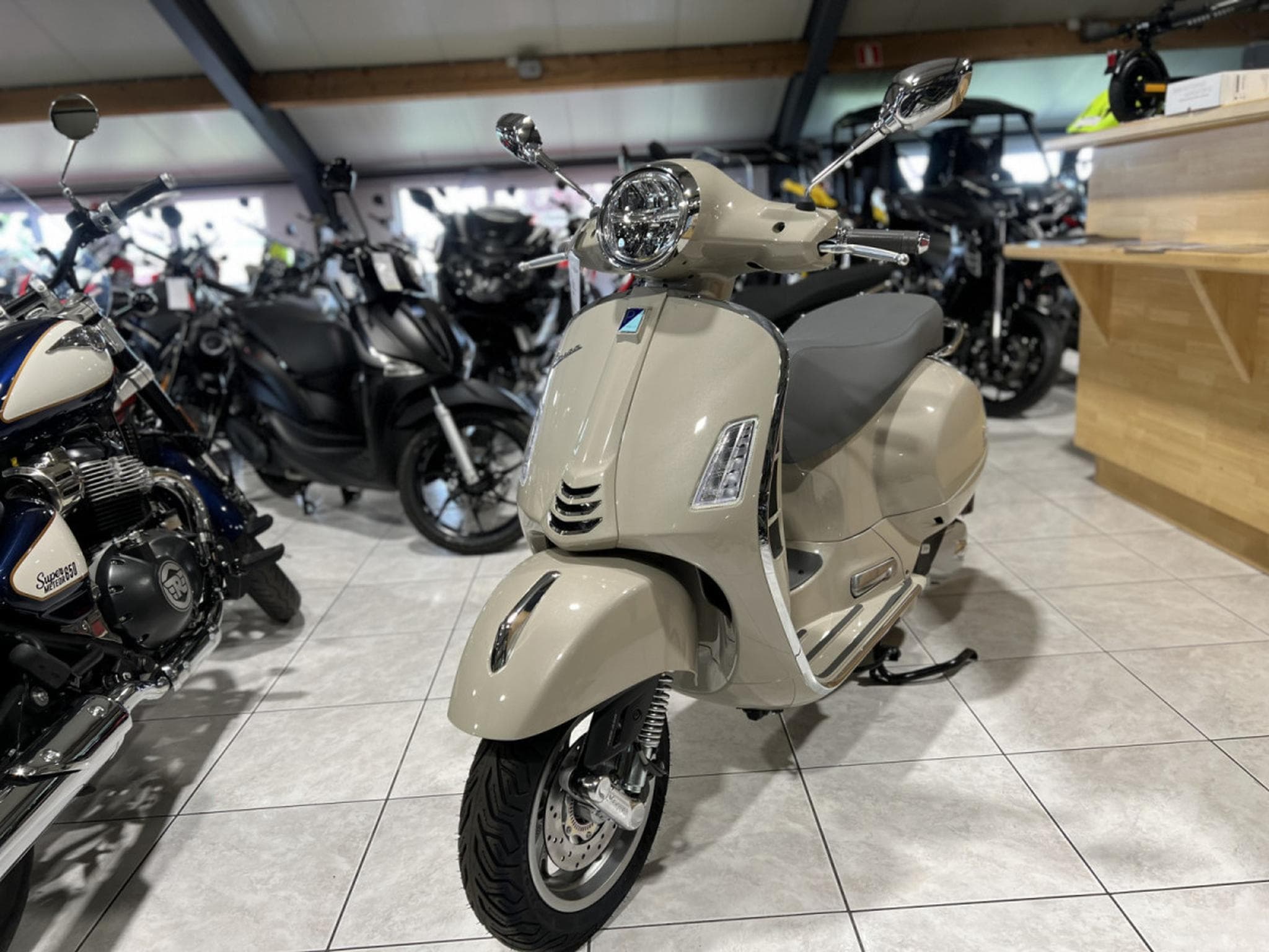 Vespa GTS 310 Classica (2026) - Photo 2