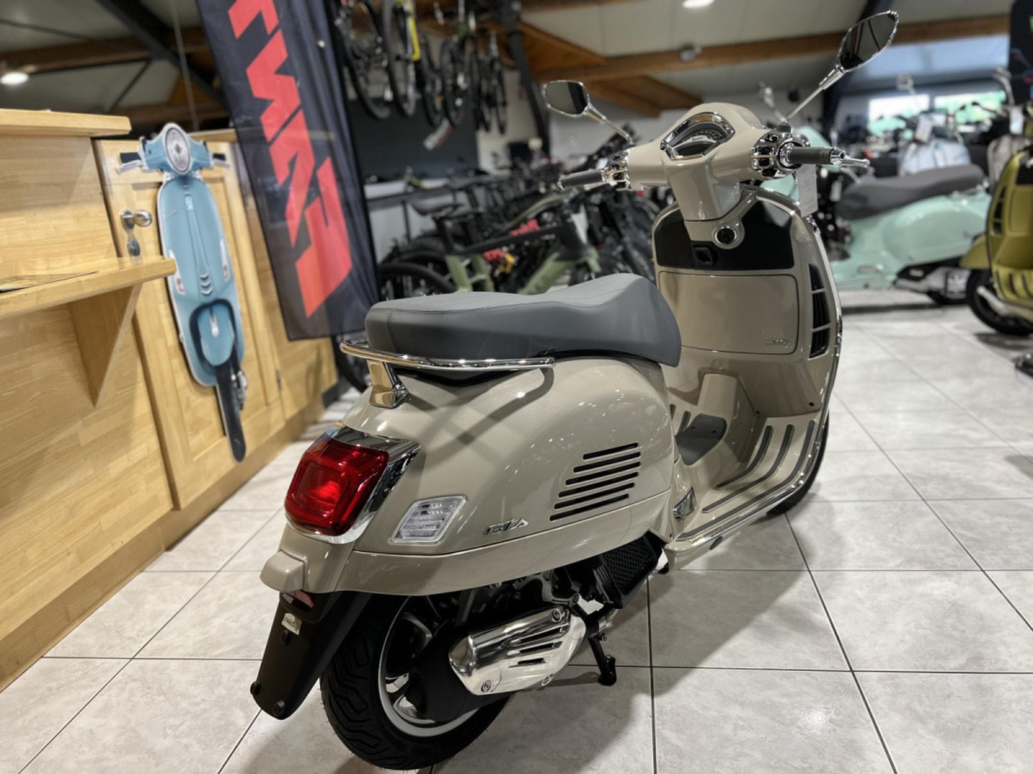Vespa GTS 310 Classica (2026) - Photo 3