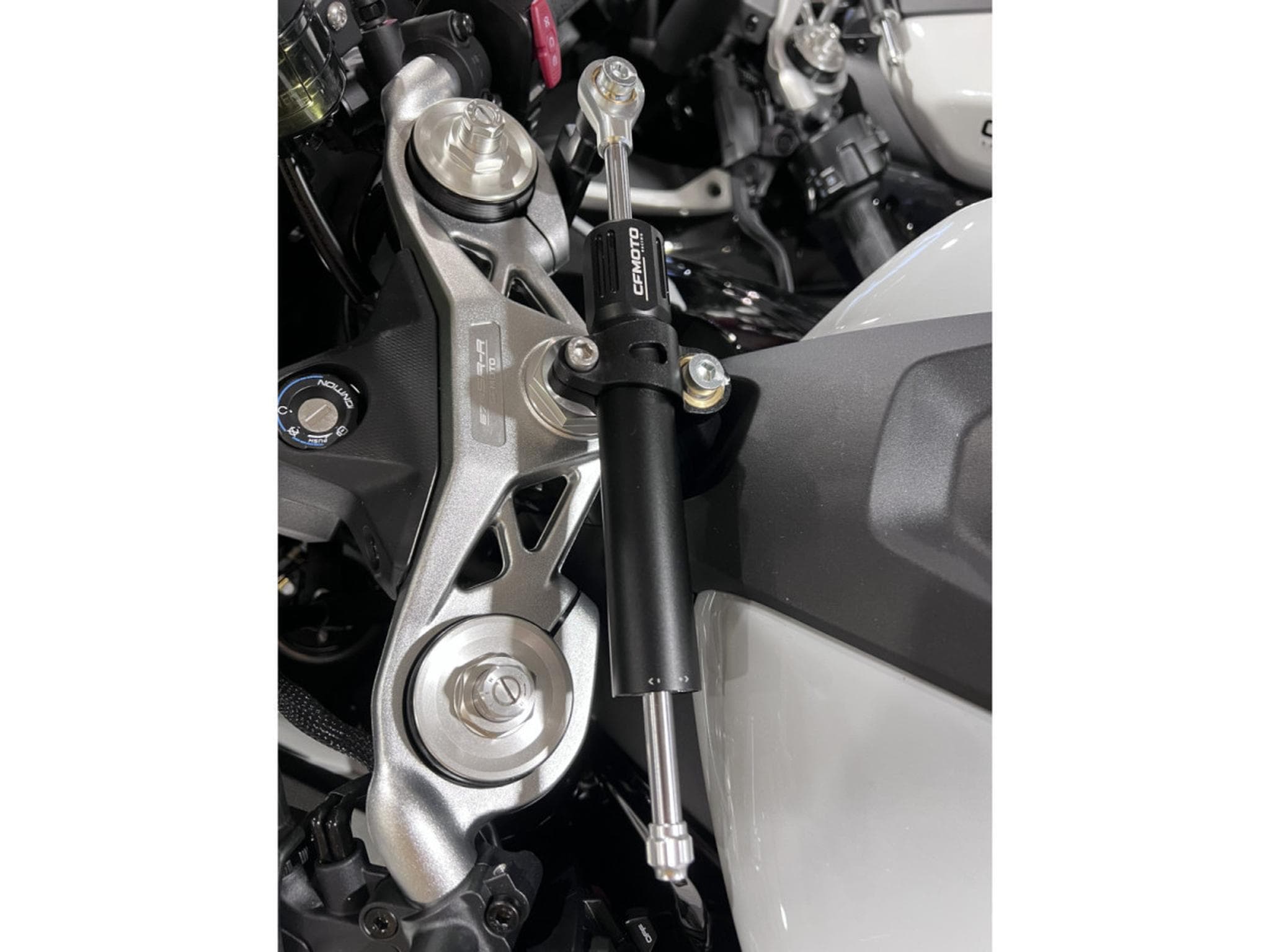 CF Moto 675 SR-R (2026) - Photo 8