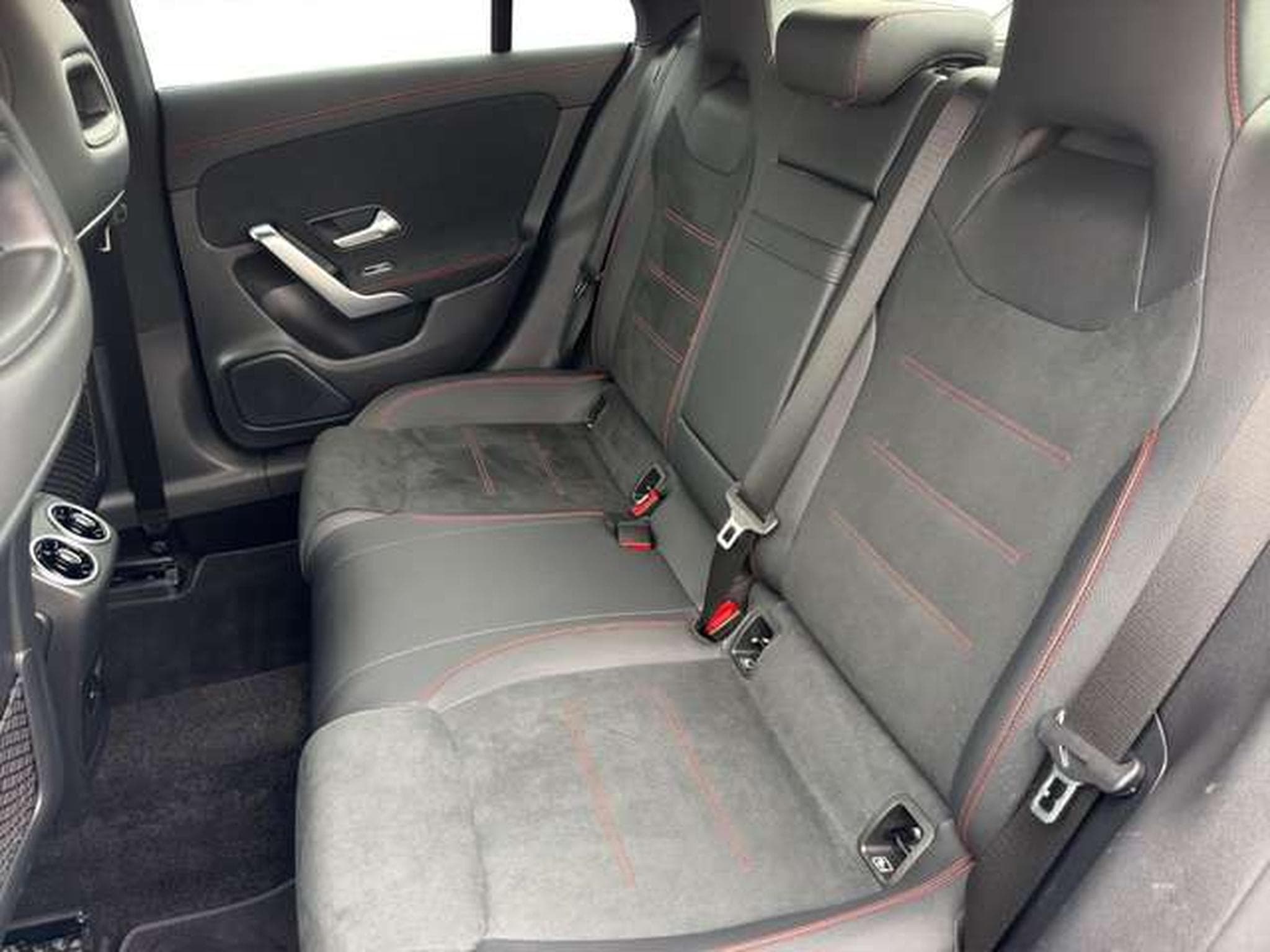 Mercedes CLA 200 AMG Line/Multi-Beam/Blind-Spot/Navi (2023) - Photo 13