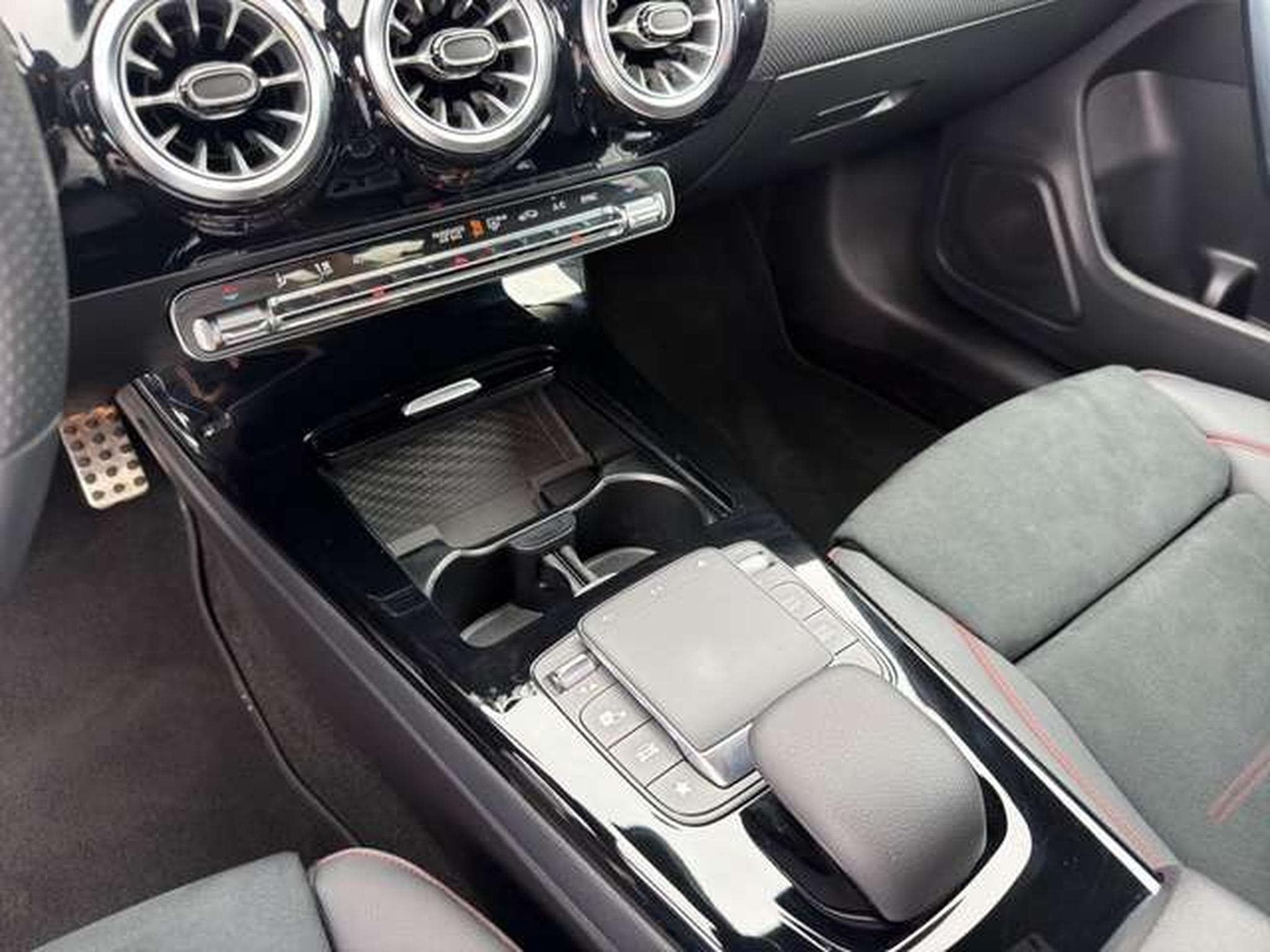 Mercedes CLA 200 AMG Line/Multi-Beam/Blind-Spot/Navi (2023) - Photo 15