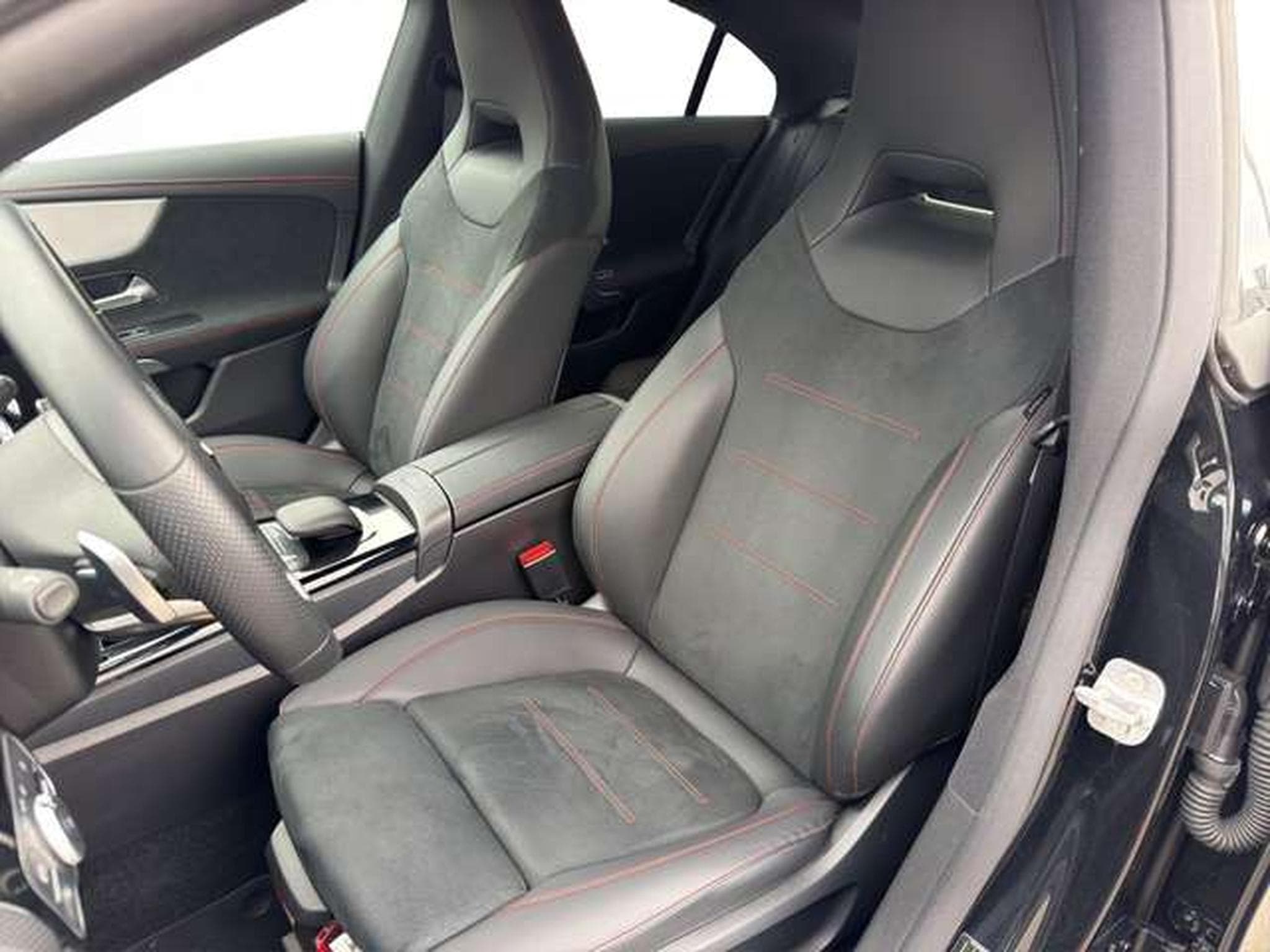 Mercedes CLA 200 AMG Line/Multi-Beam/Blind-Spot/Navi (2023) - Photo 9